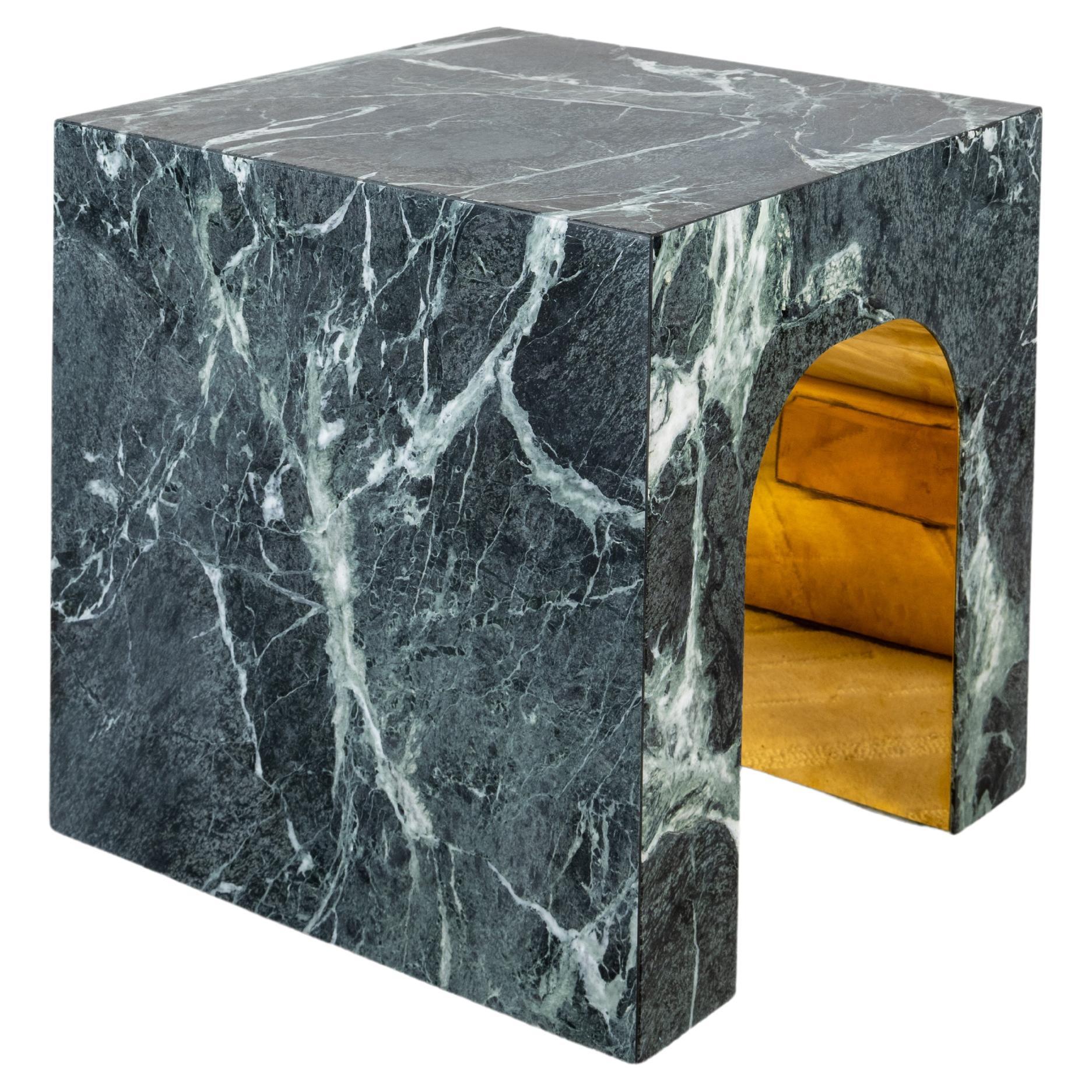 NU - Table basse en marbre et laiton, faite à la main