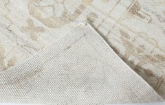 „Nuance“ – zeitgenössischer, geometrischer Teppich in zartem Beige mit sandfarbenen Akzenten von Doris Leslie Blau