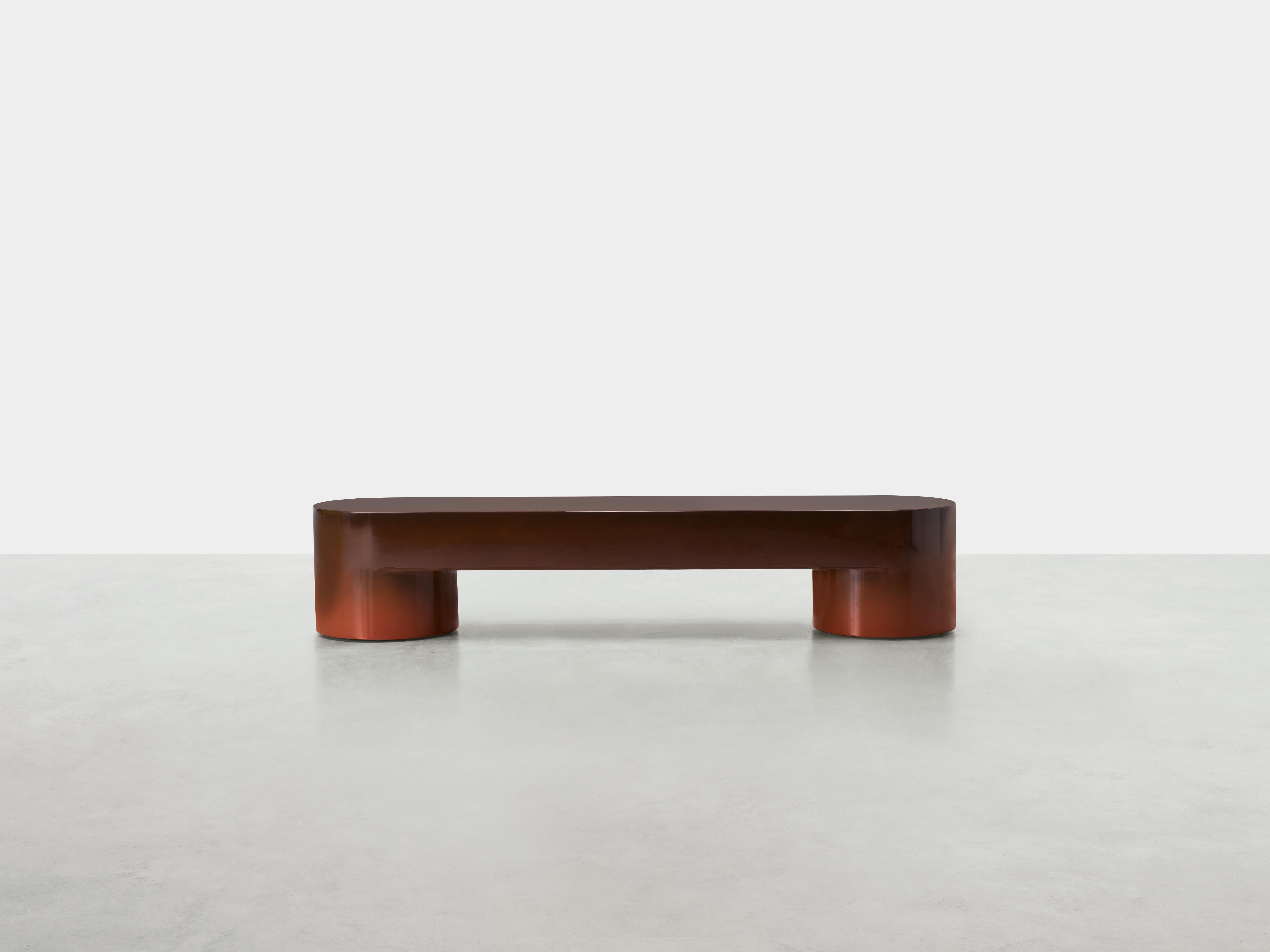 Banc Lazy-O brun nuancé par Somaschini
Dimensions : L 180 x D 40 x H 45 cm
MATERIAL : Structure monolithique en mdf allégé. S55 Finition laquée polyester haute brillance brun cuivré nuancé.

Banc en finition laquée brillante brun cuivré nuancé