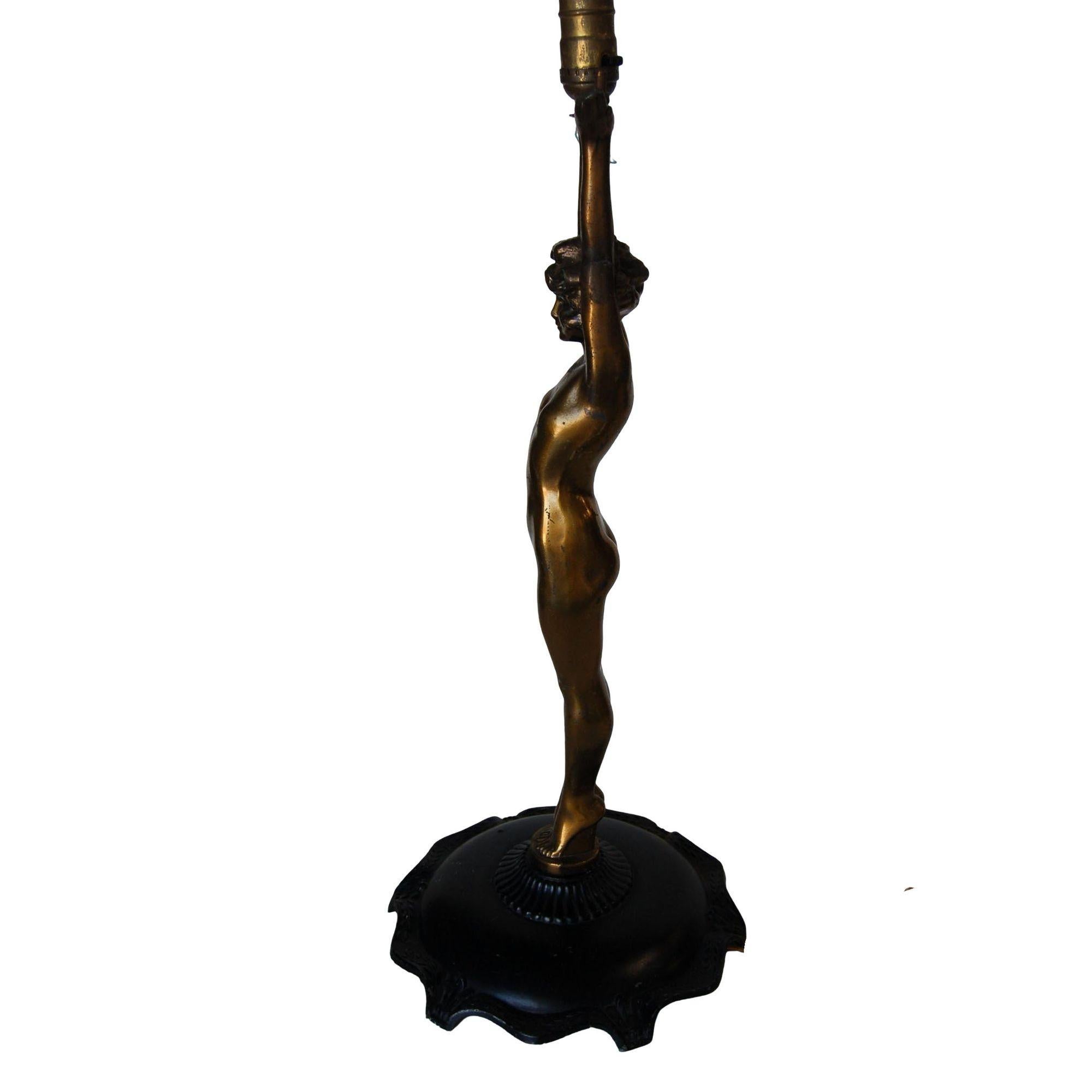 Début du 20ème siècle Nuart Bronze - Lampe de table d'appoint en forme de femme nue sur pied en vente