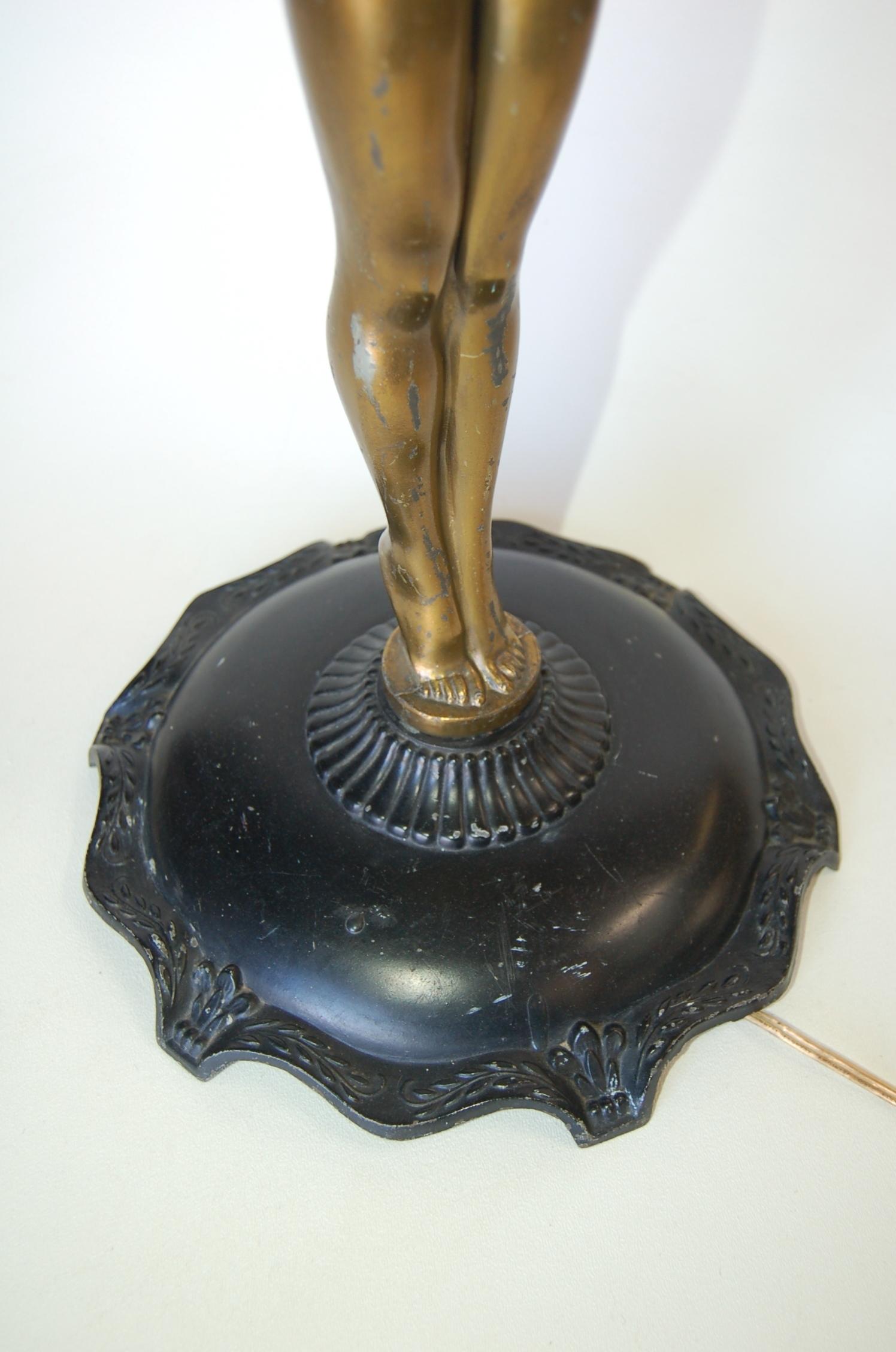 Nuart Bronze Standing Nude Figure Accent Table Lamp In Excellent Condition For Sale In Van Nuys, CA