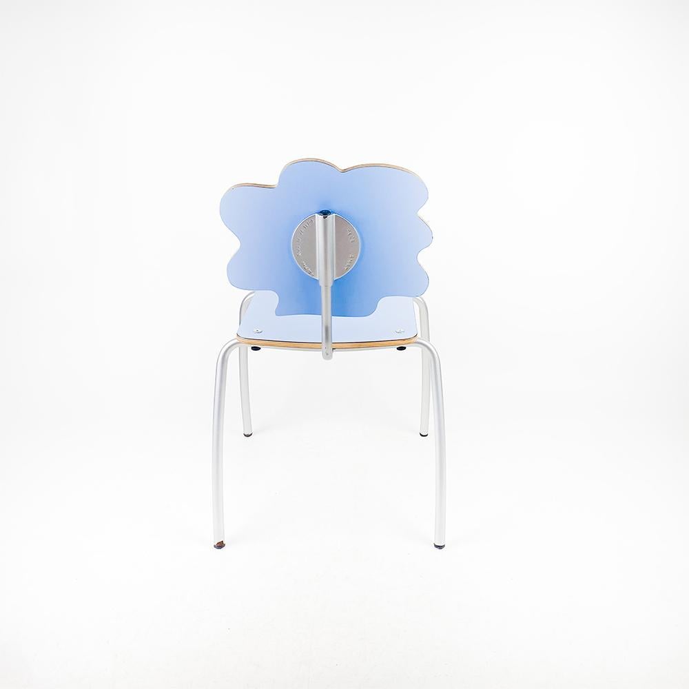 Nube children's chair, design by Agatha Ruiz de la Prada for Amat-3

Steel tube structure painted with metallic polyester.

MDF fiberboard with blue high-pressure laminates.

It presents some marks on the tubes of the legs.

Measurements: 66x35x40