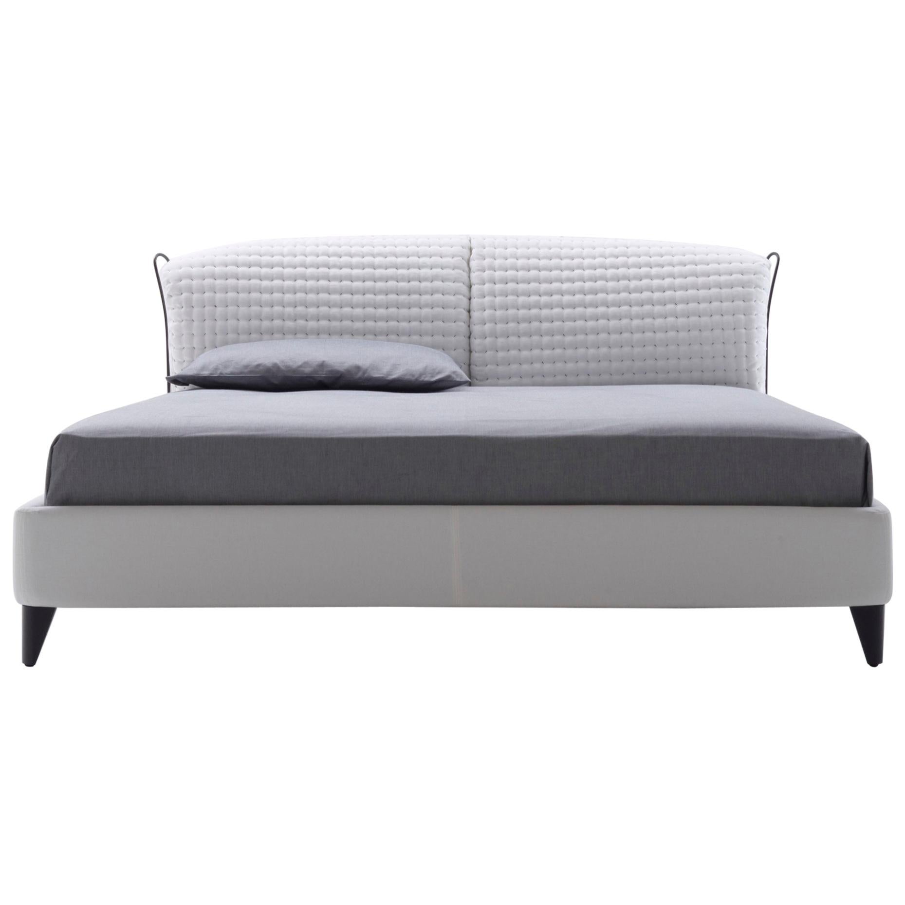 Cama Nube Italia Flatter en tejido gris y blanco de Antonio Nicoli