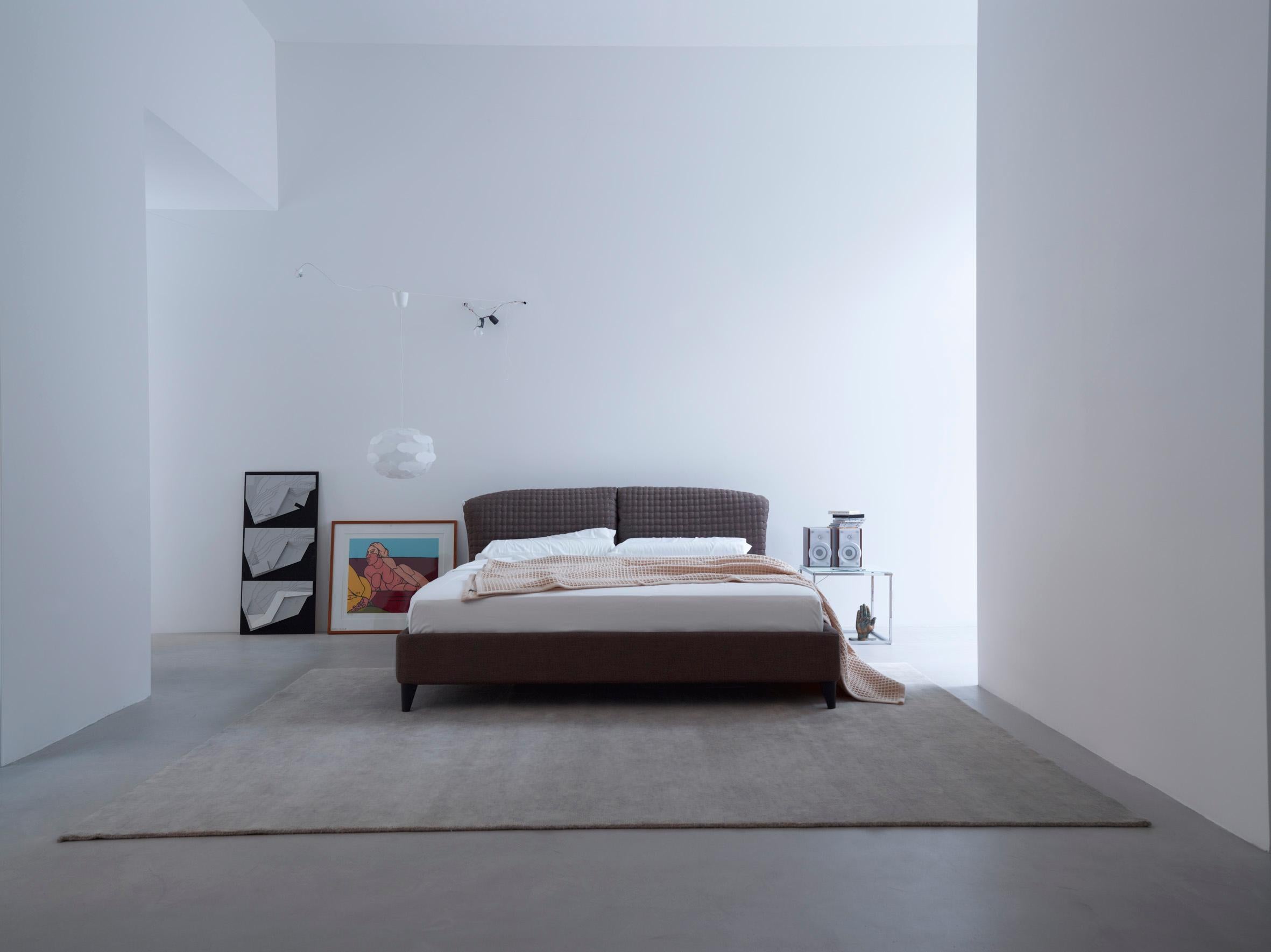 Sofá Nube Italia Flatter en tela gris by Antonio Nicoli en Nuevo estado para la venta en New York, NY