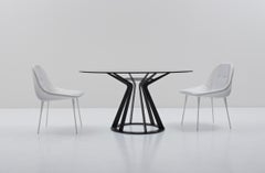 Table Nube Italia Mitos noire avec plateau en verre noir par Giuliano Cappelletti