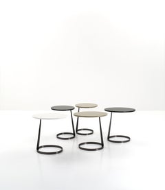 Mesa Nube Italia Rise de madera lacada en negro de Marco Corti