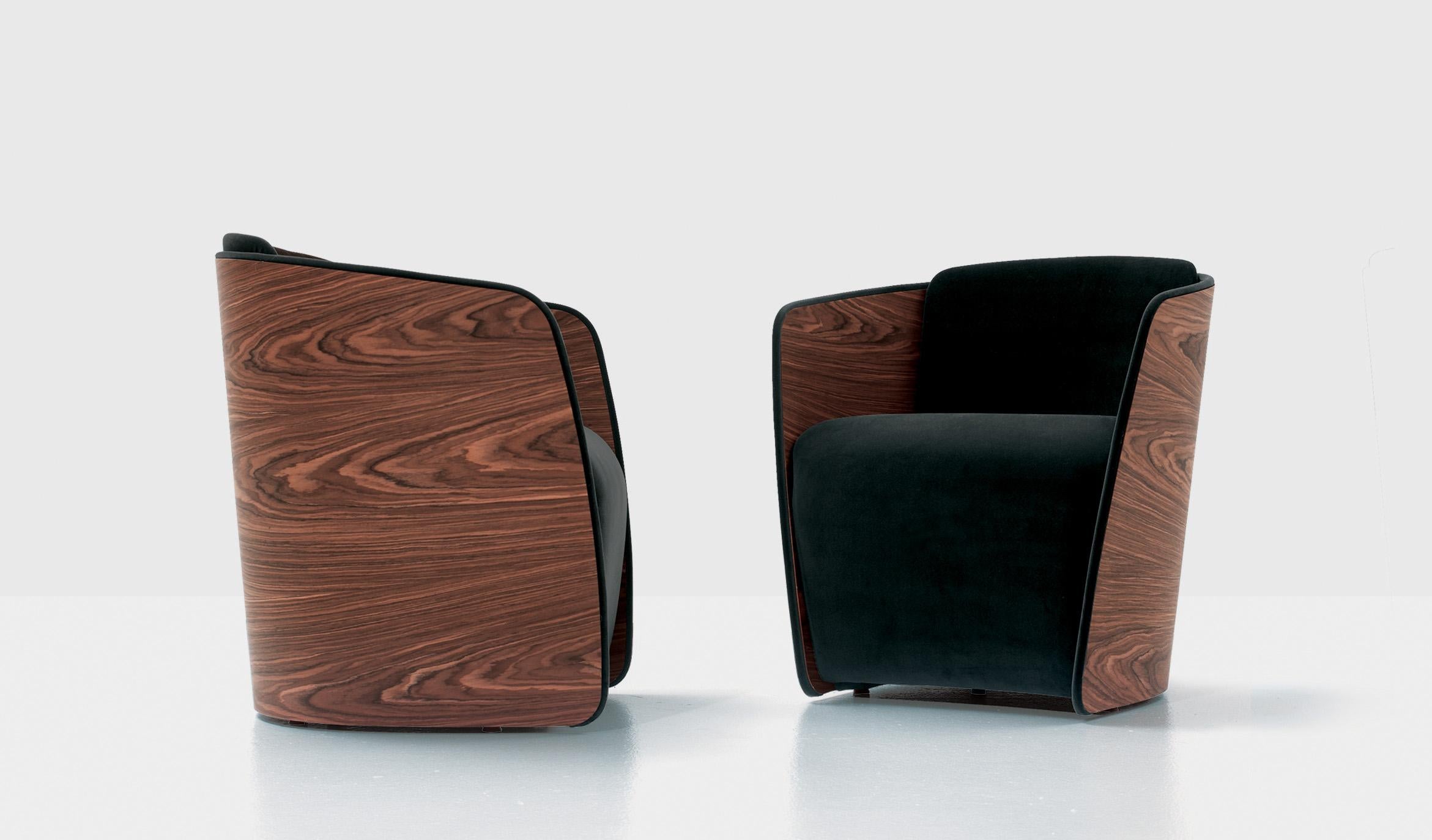 Multi-layered, curved, wood frame available in veneered rosewood or mat lacquered. New finishing 2010 outer covering in stainless steel. Padding in shape retaining polyurethane with a density of 30. Upholstery covering in either capitonnè or