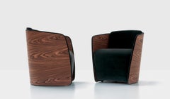 Poltrona Nube Italia Sir in nero con schienale in Wood di Carlo Colombo