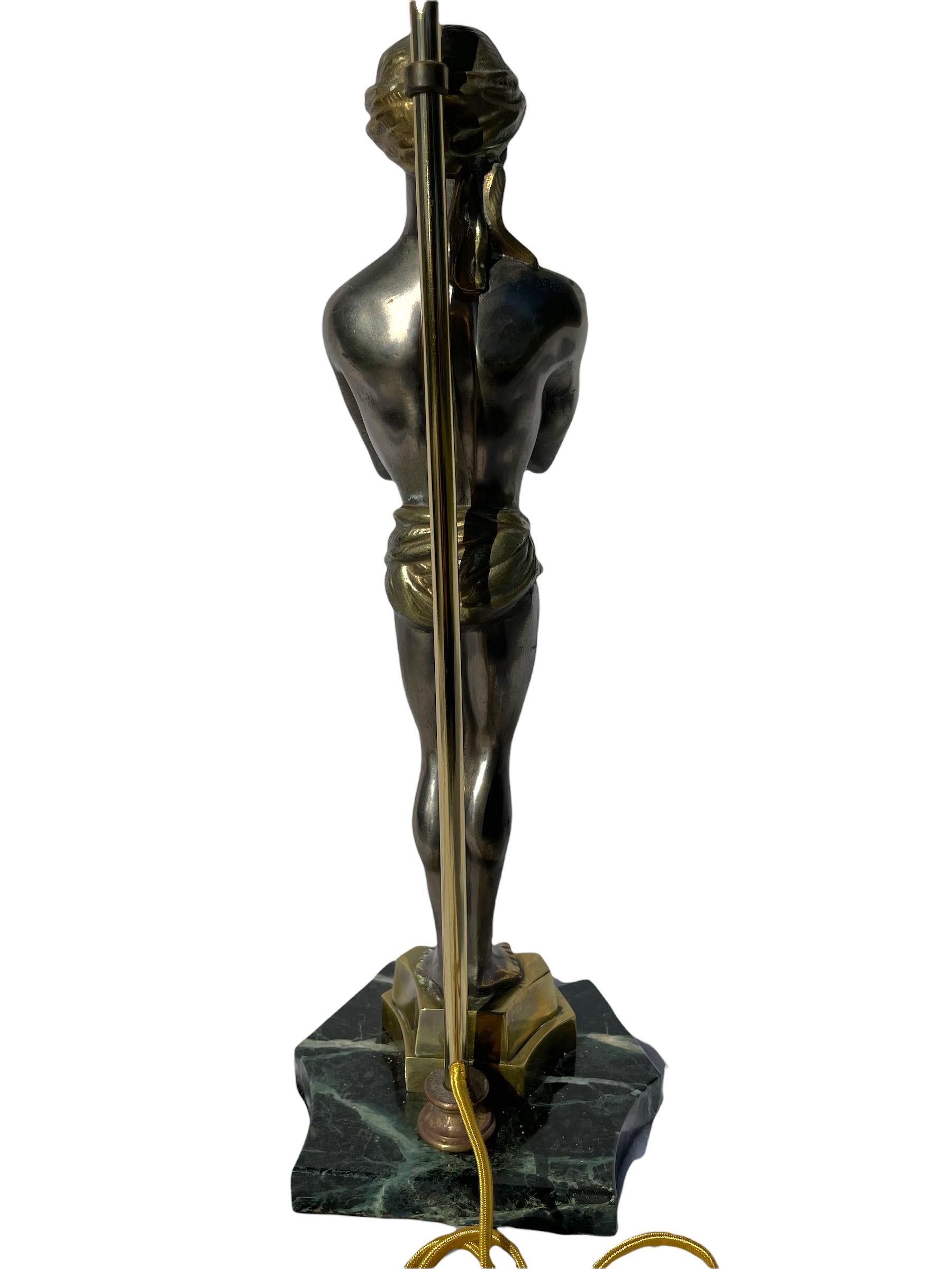 Lampe de bureau néoclassique nubiane en bronze  en vente 5