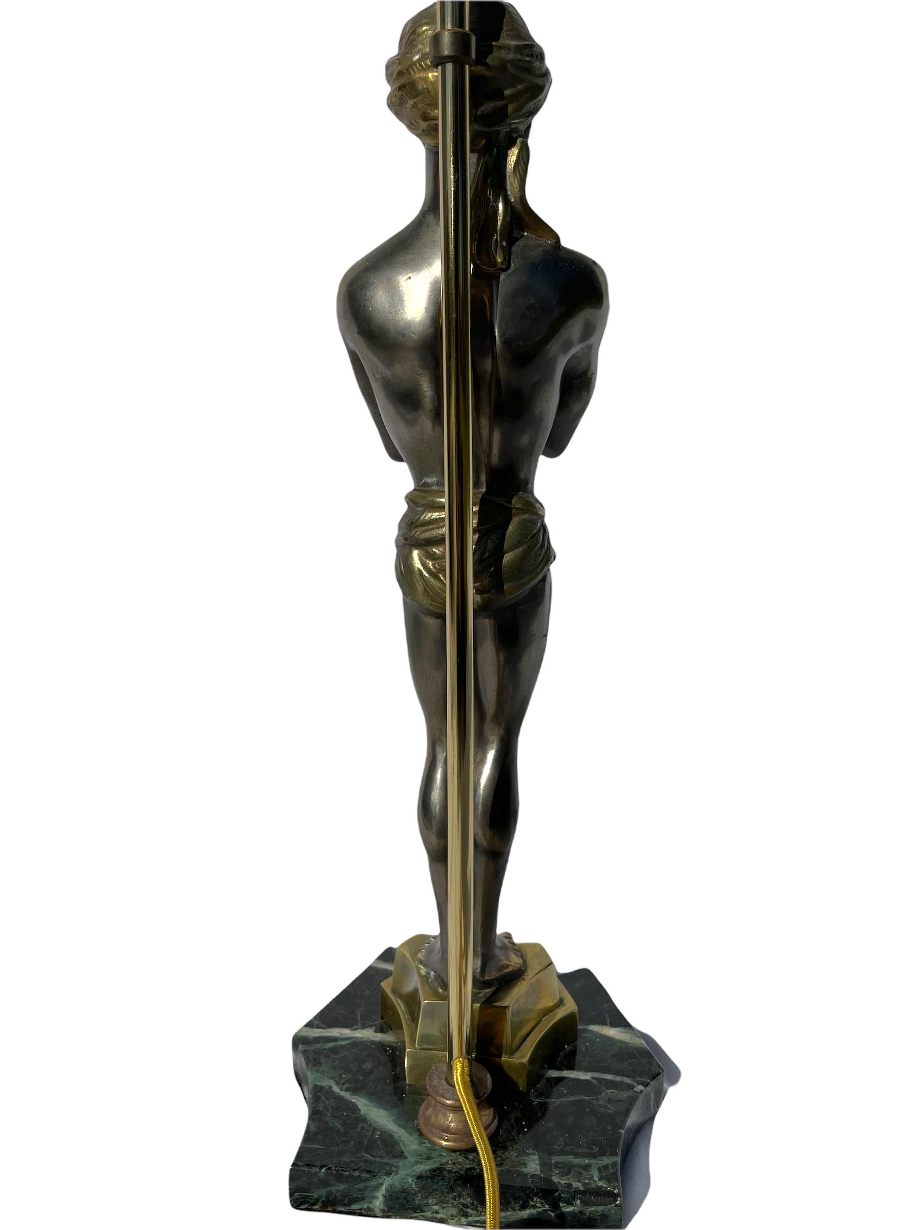 Lampe de bureau néoclassique nubiane en bronze  en vente 6