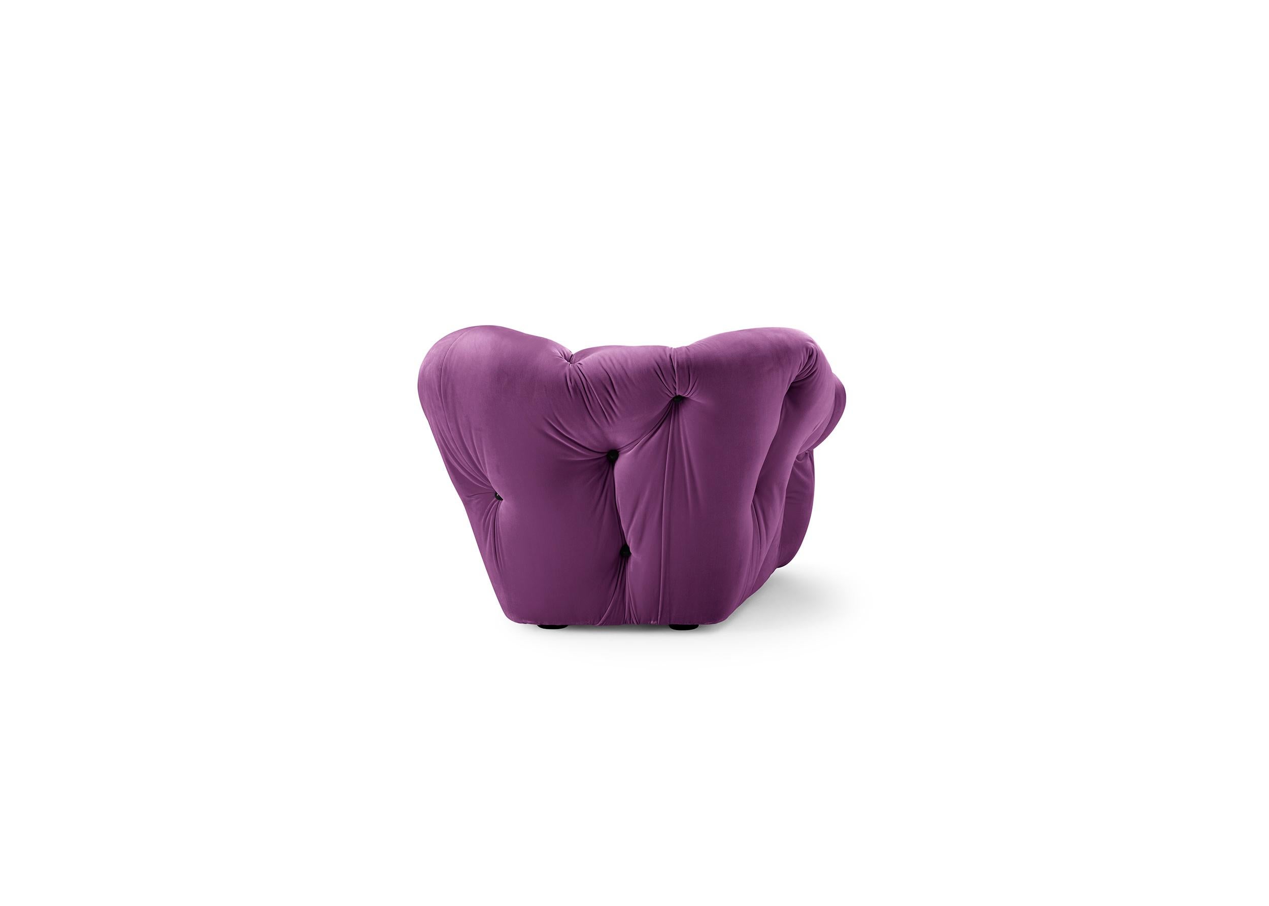 Un sofá elegante, que combina un asiento macizo con un respaldo mullido de espuma de poliuretano, moldeado como las bocanadas de una nube. Disponible en tres variantes: dos plazas, tres plazas y sillón individual.

Aireada como la mejor de las ideas