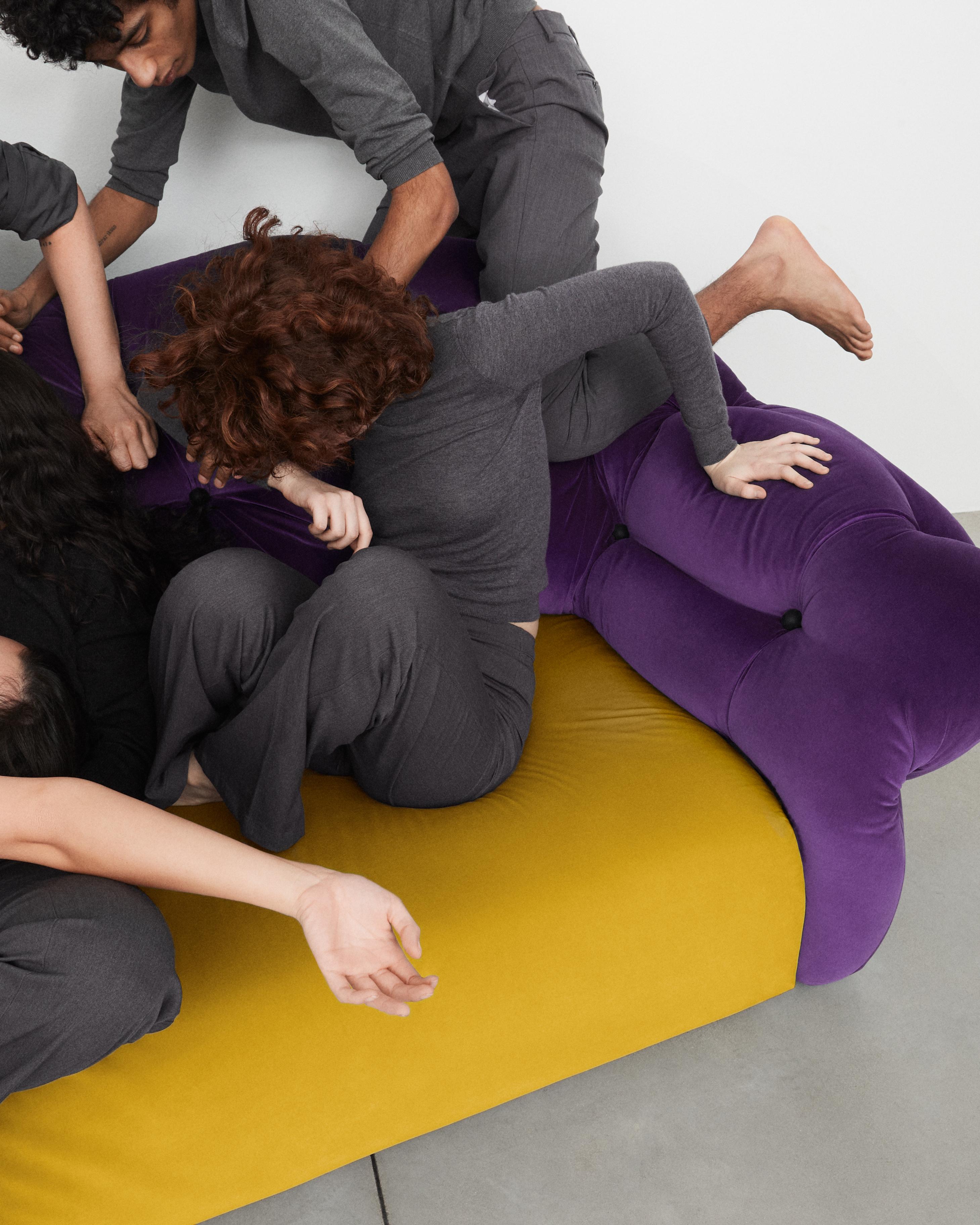 Nubola 277 Sofa aus Samt in NachtNavy von Gaetano Pesce im Angebot 6