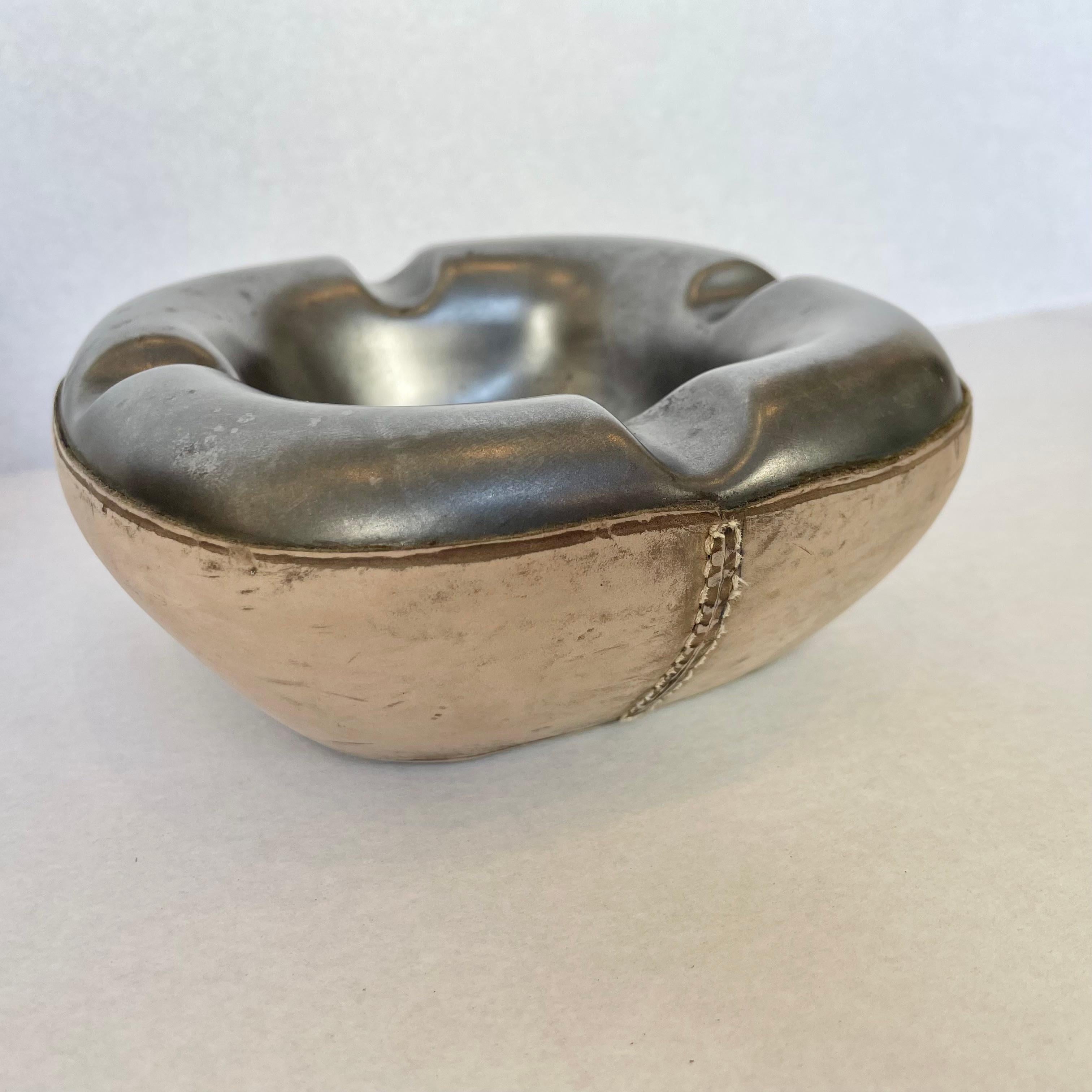 Ceramica Set da fumo in nabuk e ceramica di Longchamp in vendita
