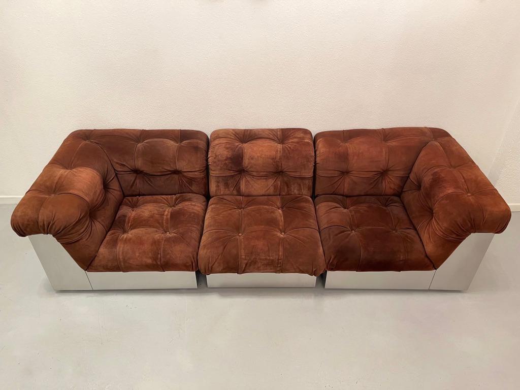 Sectional modular sofa by Giorgio Montani produced by Souplina France ca. 1970s
Nubuck leather cushions on stainless steel structure
Original Nubuck has been cleaned by a professional
Signed Souplina under each cushions.
Steel glides on each