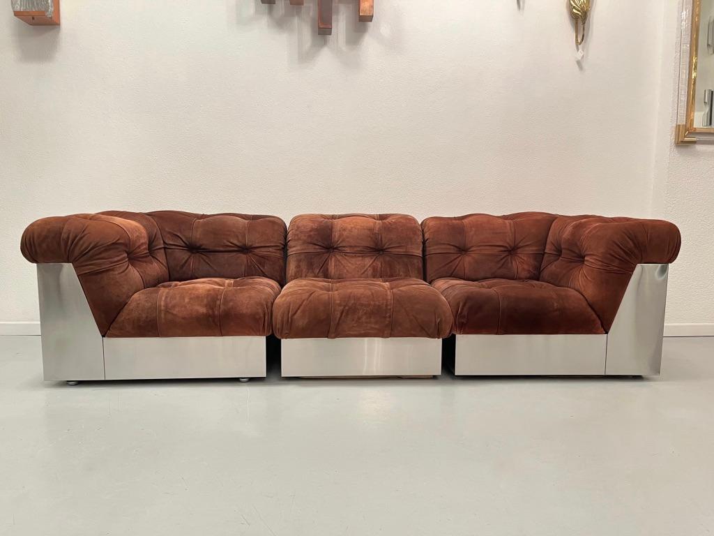 Sectional modular sofa by Giorgio Montani produced by Souplina France ca. 1970s
Nubuck leather cushions on stainless steel structure
Original Nubuck has been cleaned by a professional
Signed Souplina under each cushions.
Steel glides on each