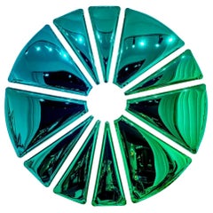 Nucleus 600 Polierter Wandspiegel aus Edelstahl mit Smaragd- und Saphirfarbenem Farbverlauf