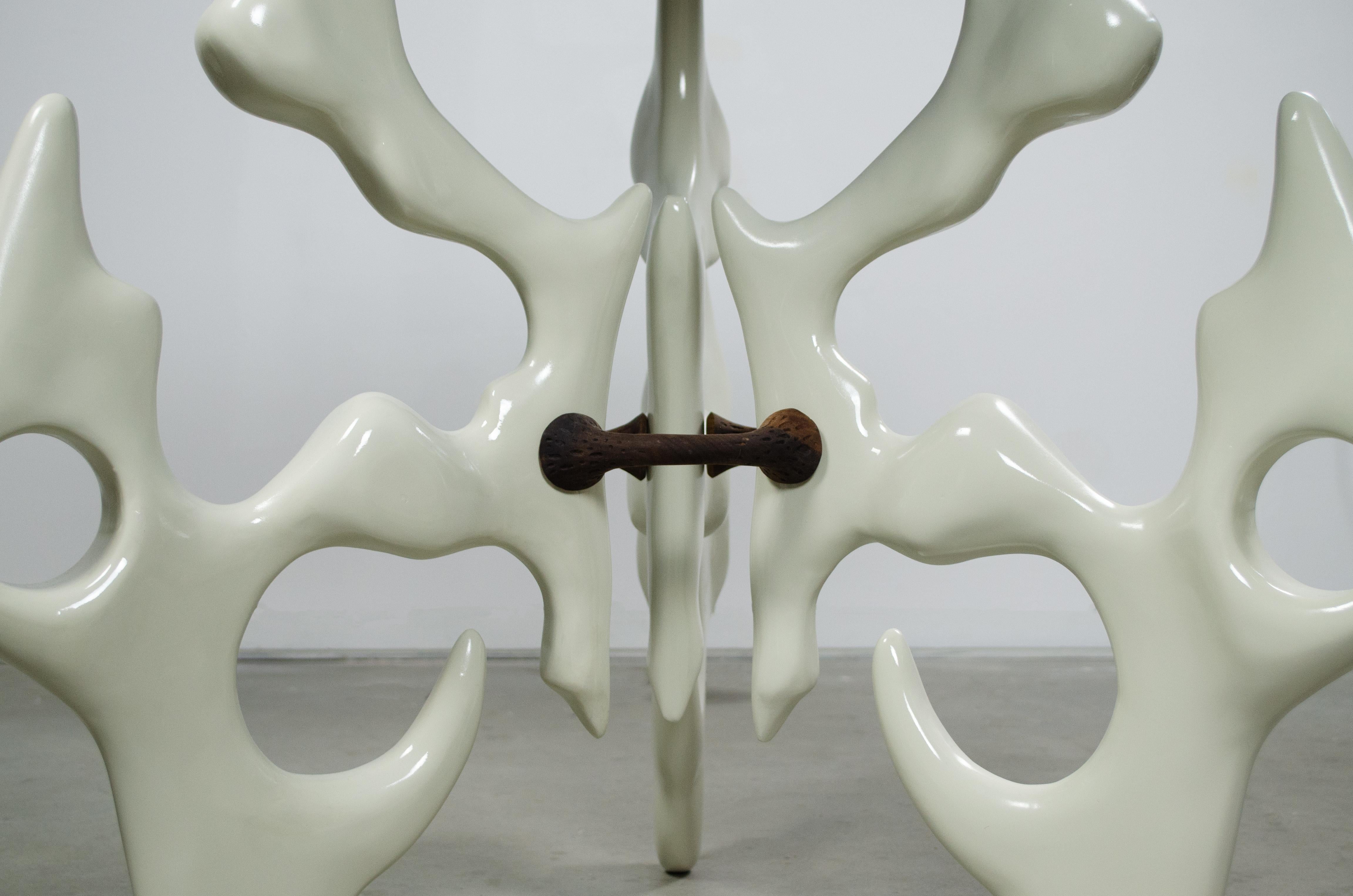 Américain Nucleus- Table jardinière Mobilier sculptural en forme d'os en vente