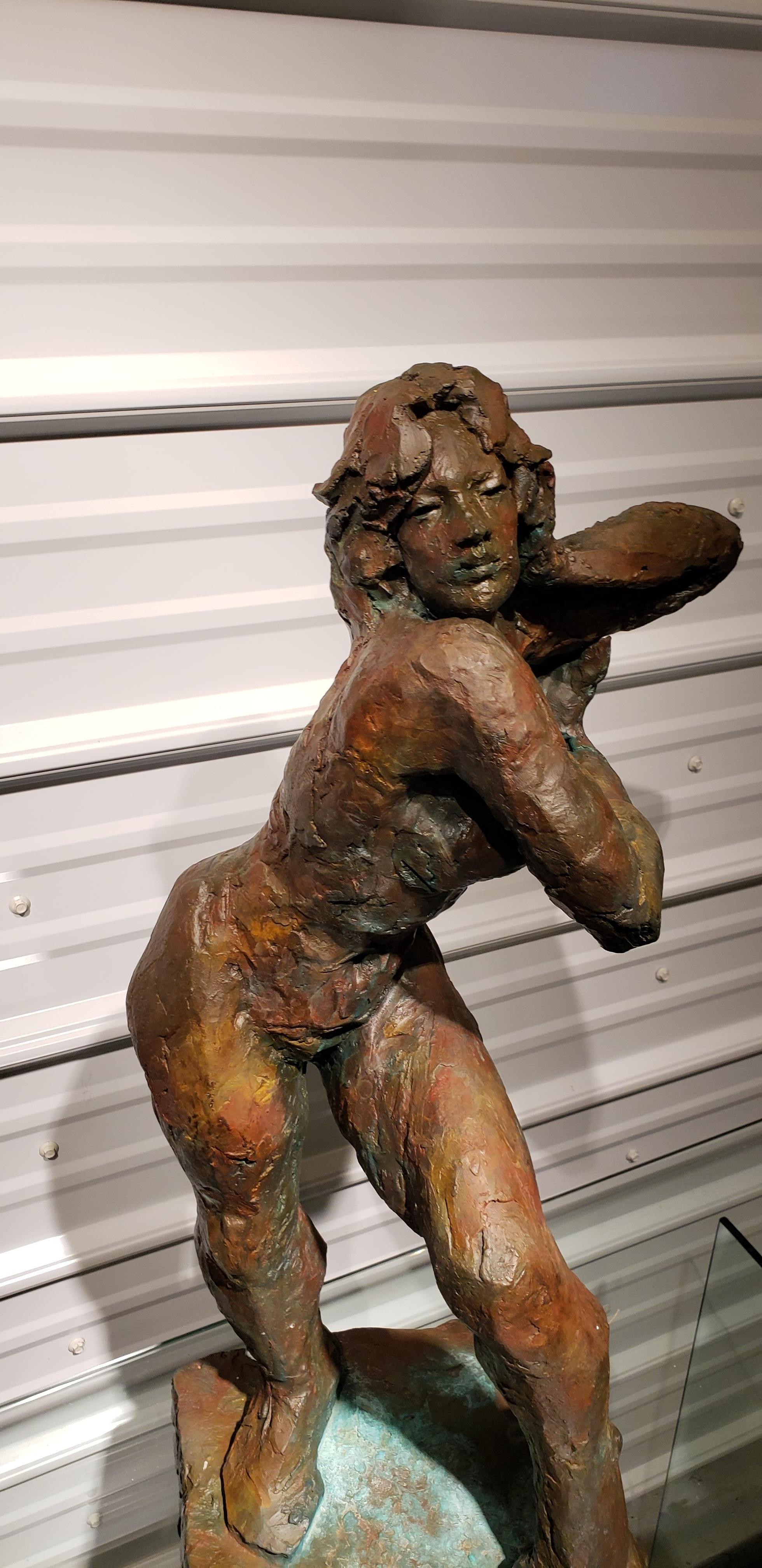 Nudefarbene Bronze-Skulptur von James Maher im Angebot 4