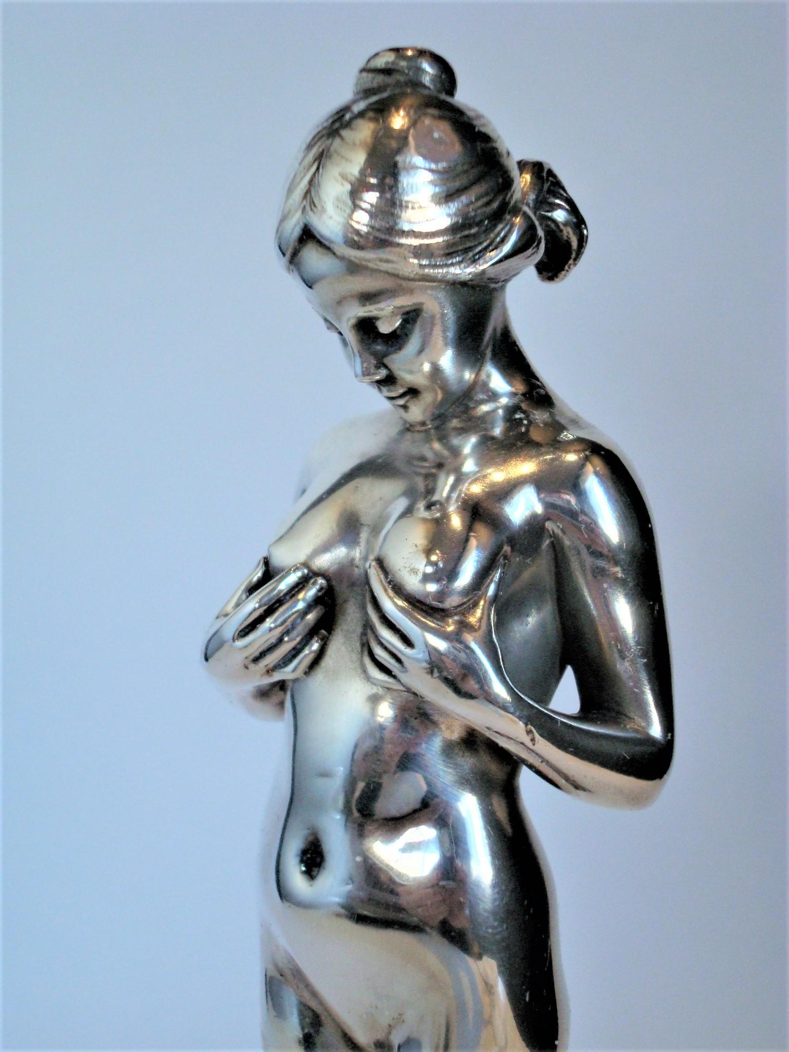 Nudefarbener Car Mascot / Kapuzeornament mit Kapuze, von Antoine Bofill, Französisch, um 1920 im Angebot 2