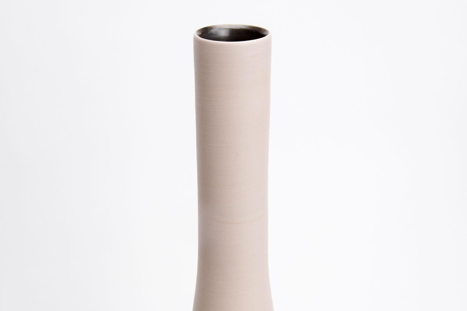 Solo Medio vase by Rina Menardi
 
Nude colored vase handmade in Italy by Rina Menardi.

Rina Menardi’s collections are a fusion of art, design and craftsmanship, where chromatism, aesthetics and functionality converge in a synthesis of