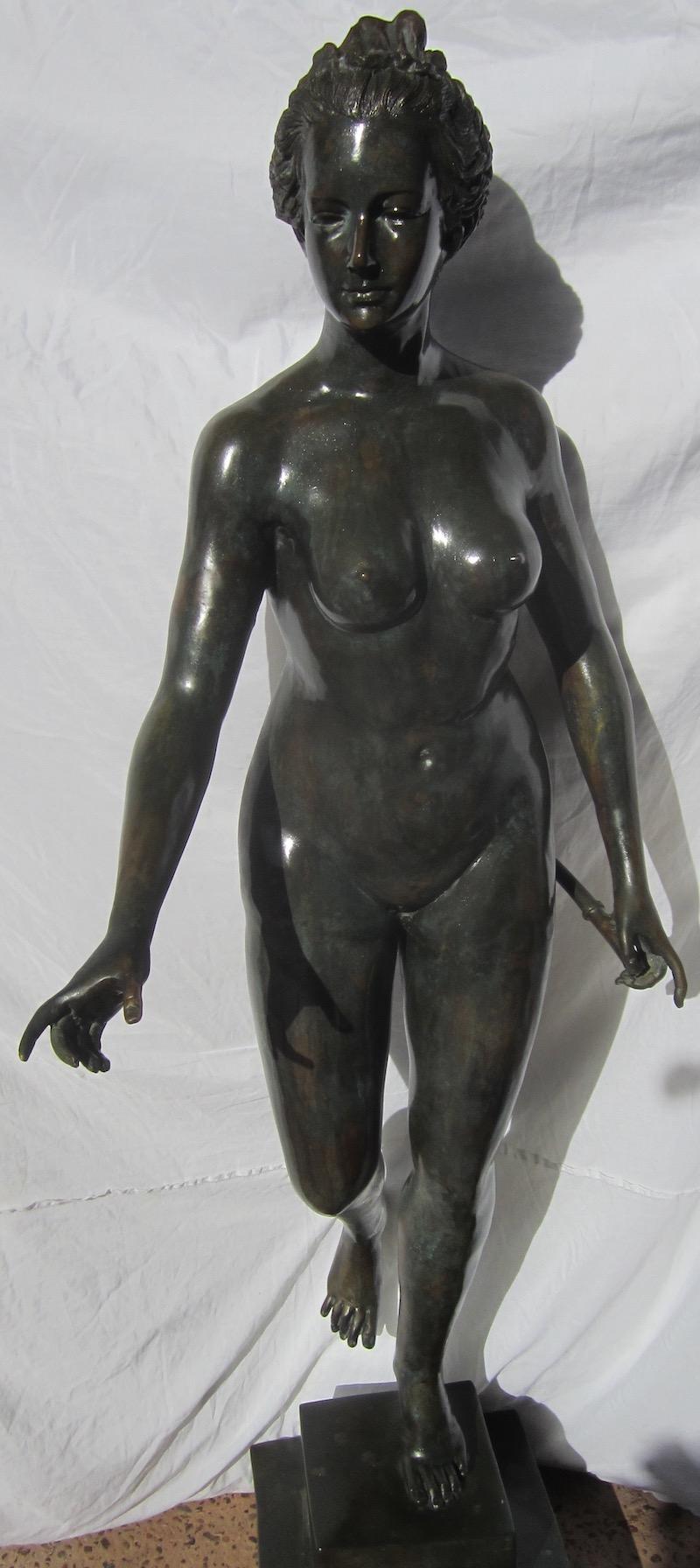 Greco Roman Nude Female Bronze Statue For Sale