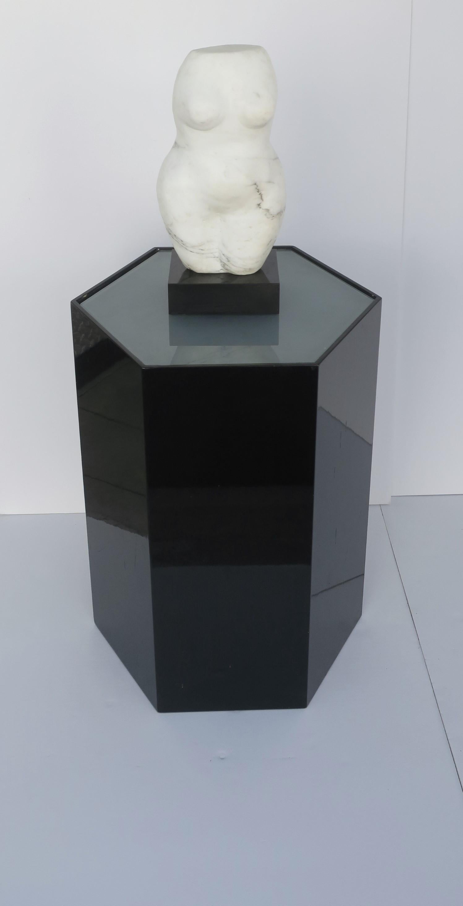 Marmor- weibliche Skulptur  im Angebot 1
