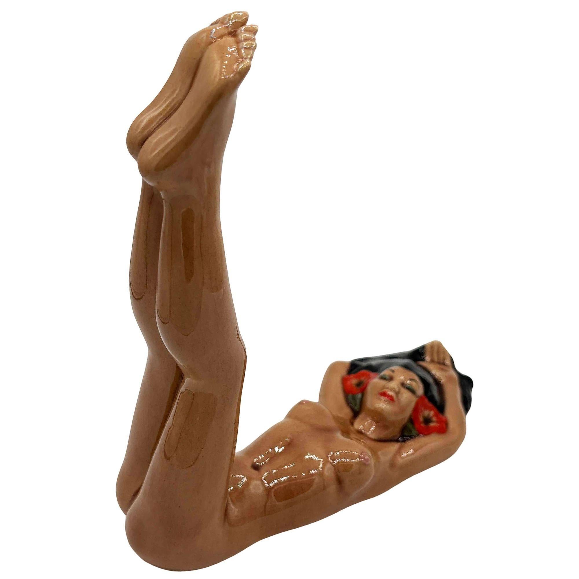 Mid-Century Modern Fille hawaïenne nue California Pottery Wall Art by Dorothy Kindell en vente