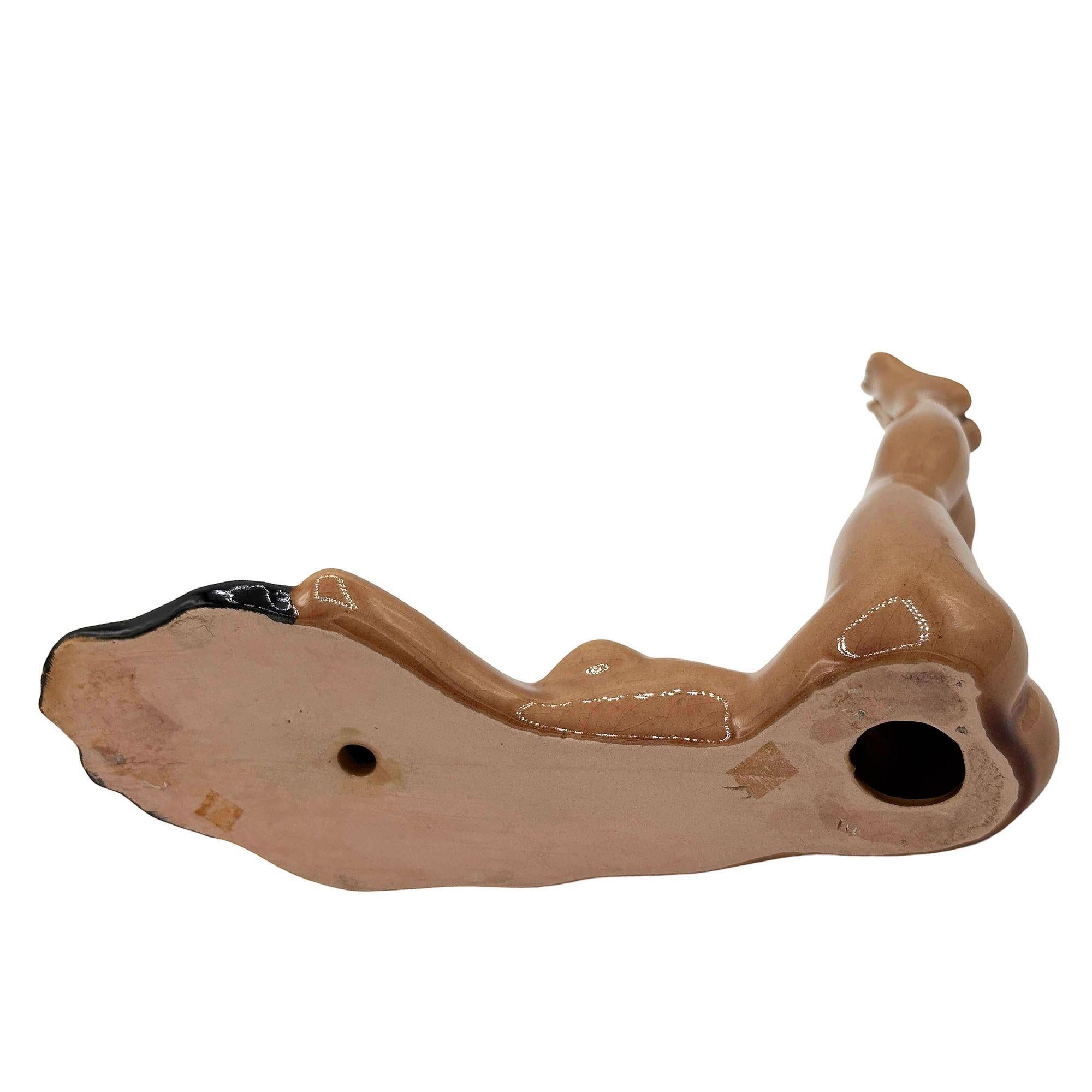 Milieu du XXe siècle Fille hawaïenne nue California Pottery Wall Art by Dorothy Kindell en vente