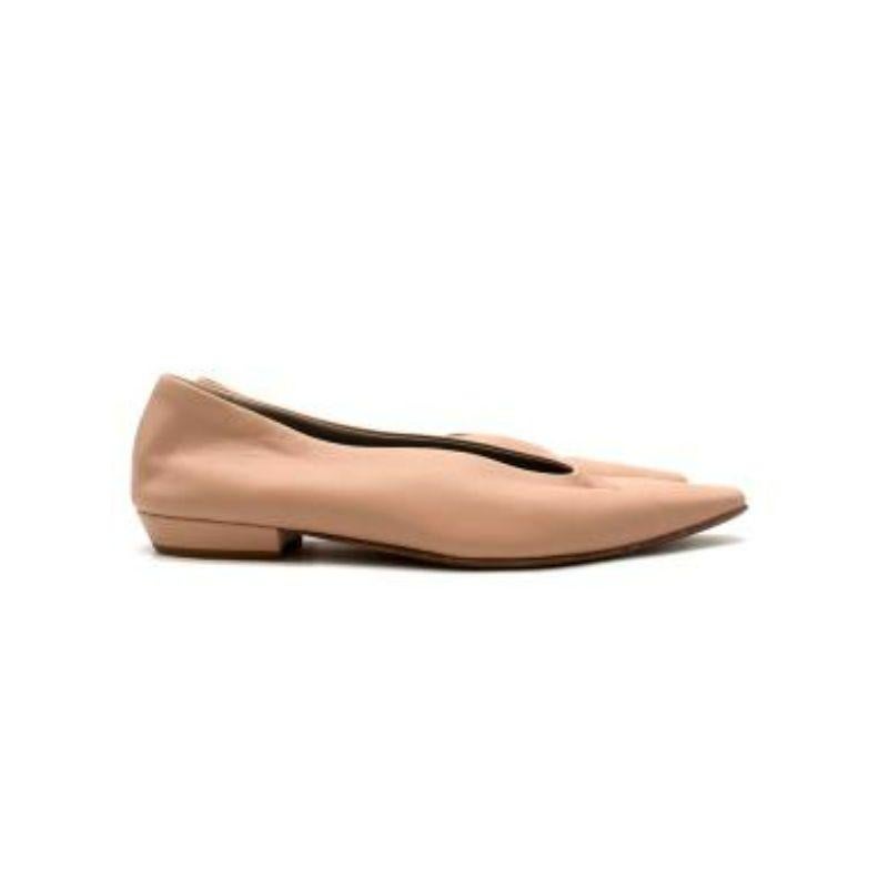 Bottega Venta nude leather Almond flat pumps
 
 - Supple leather body 
 
 - Pointed / square toe 
 
 - Small block heel 
 
 - Slip on
 
 - Fully lined with grey leather 
 
 
 
 Material:
 
 Leather 
 
 
 
 Made in Italy 
 
 
 
 9/10 very good