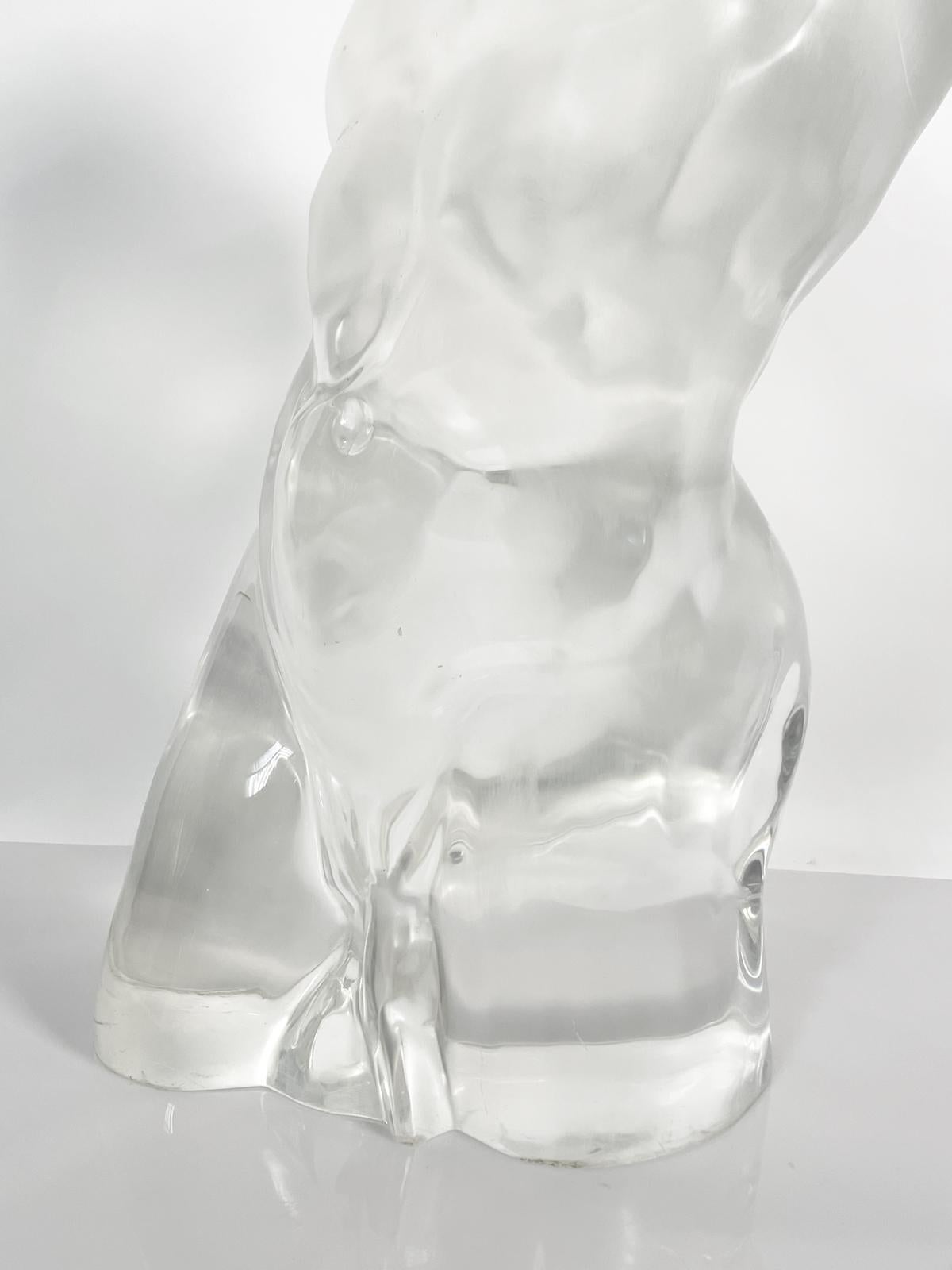 Scultura di nudo maschile in lucite massiccia in vendita 8