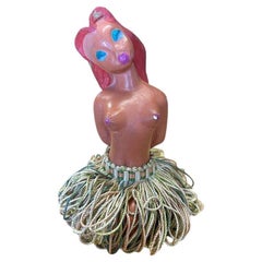 Busto desnudo de cerámica artística Pin Up Hula Girl de mediados de siglo con falda de hilo