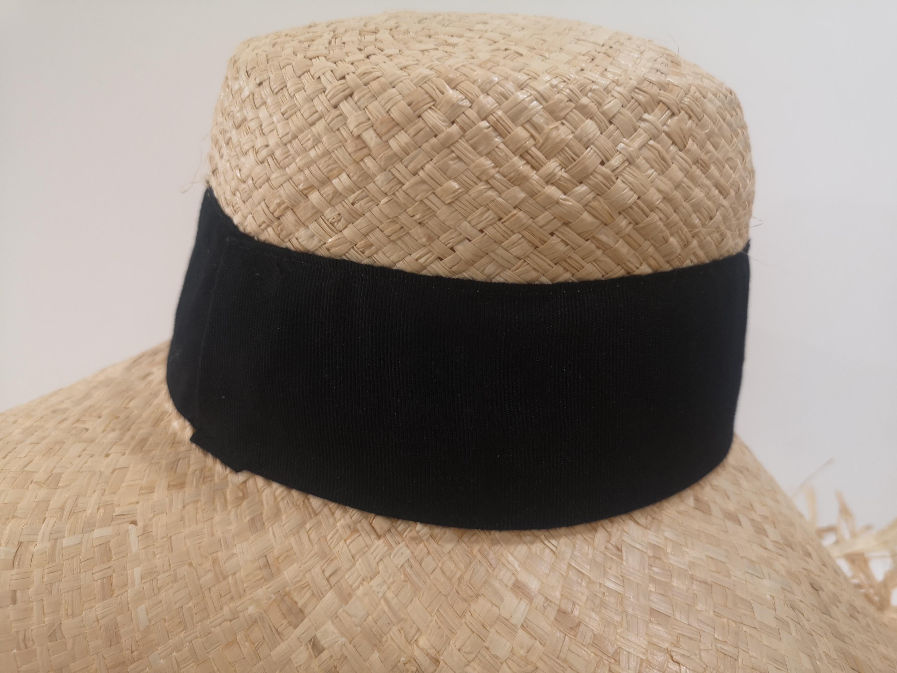 Nude rafia handmade hat In New Condition In Capri, IT