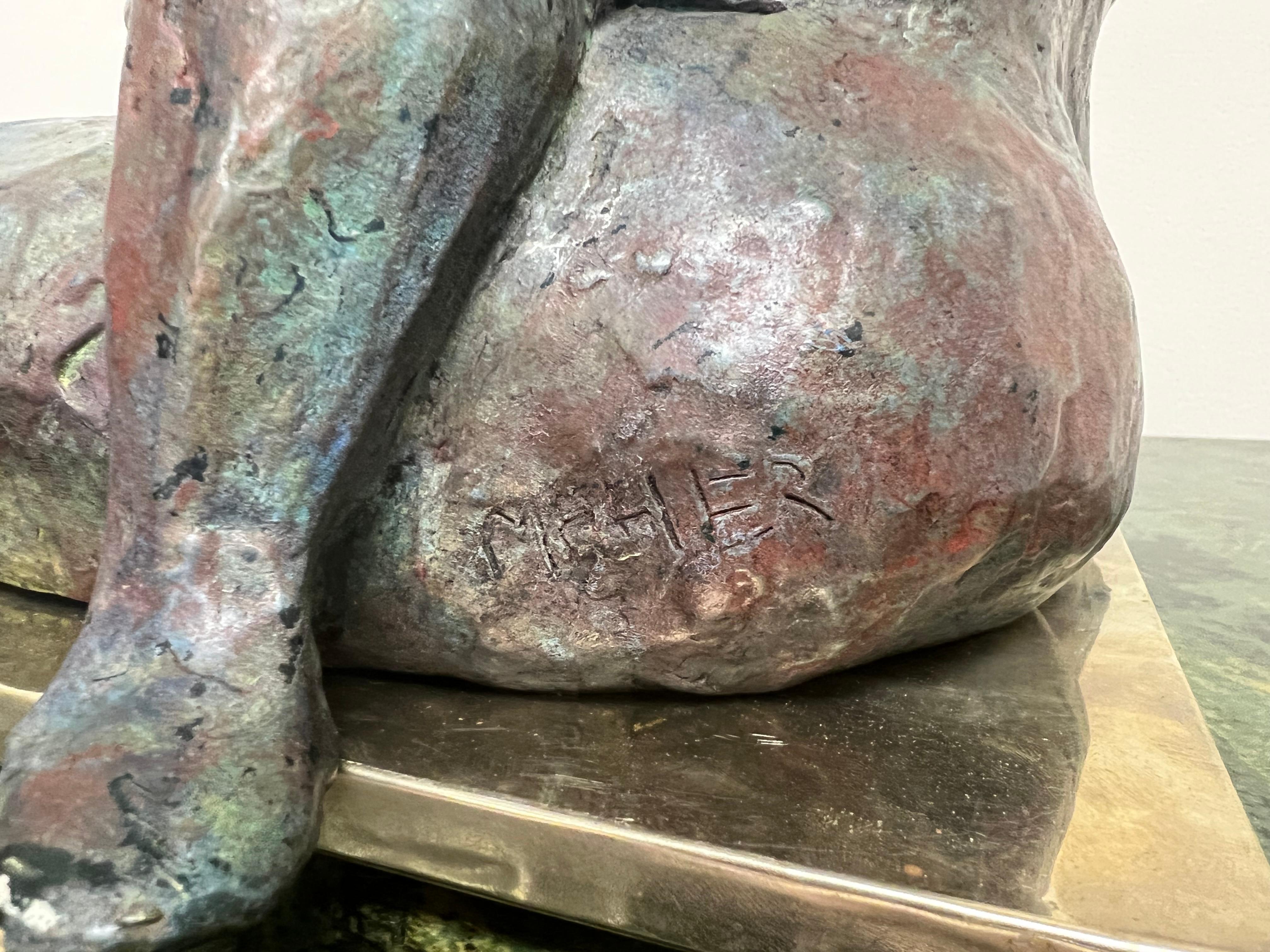 Scultura in bronzo di James Patrick Maher: Donna nuda seduta in vendita 7