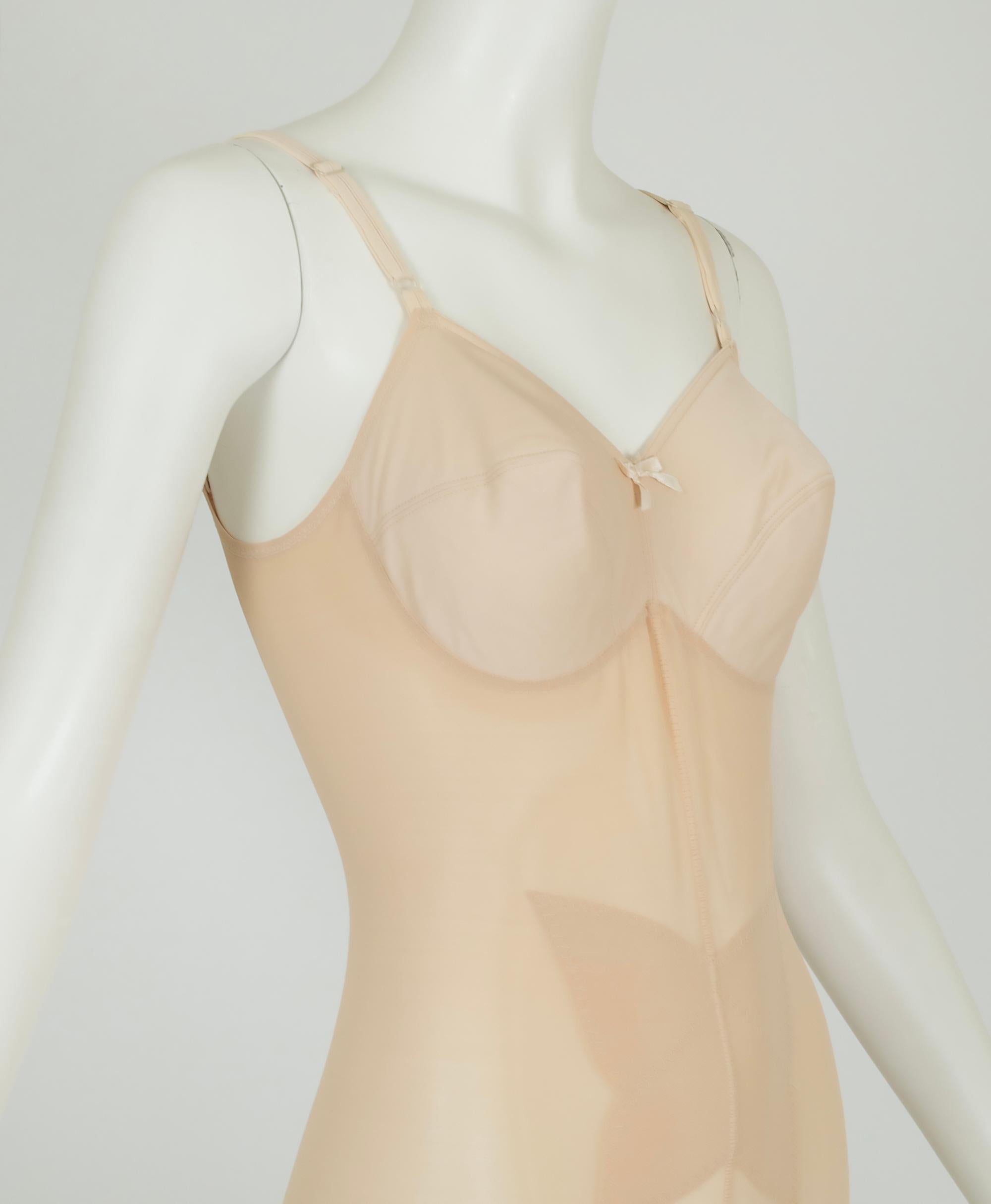 Donna Nude Soft Full Girdle con reggiseno a cono Bullet e controllo della pancia - 34 C (Petite), 1950s in vendita