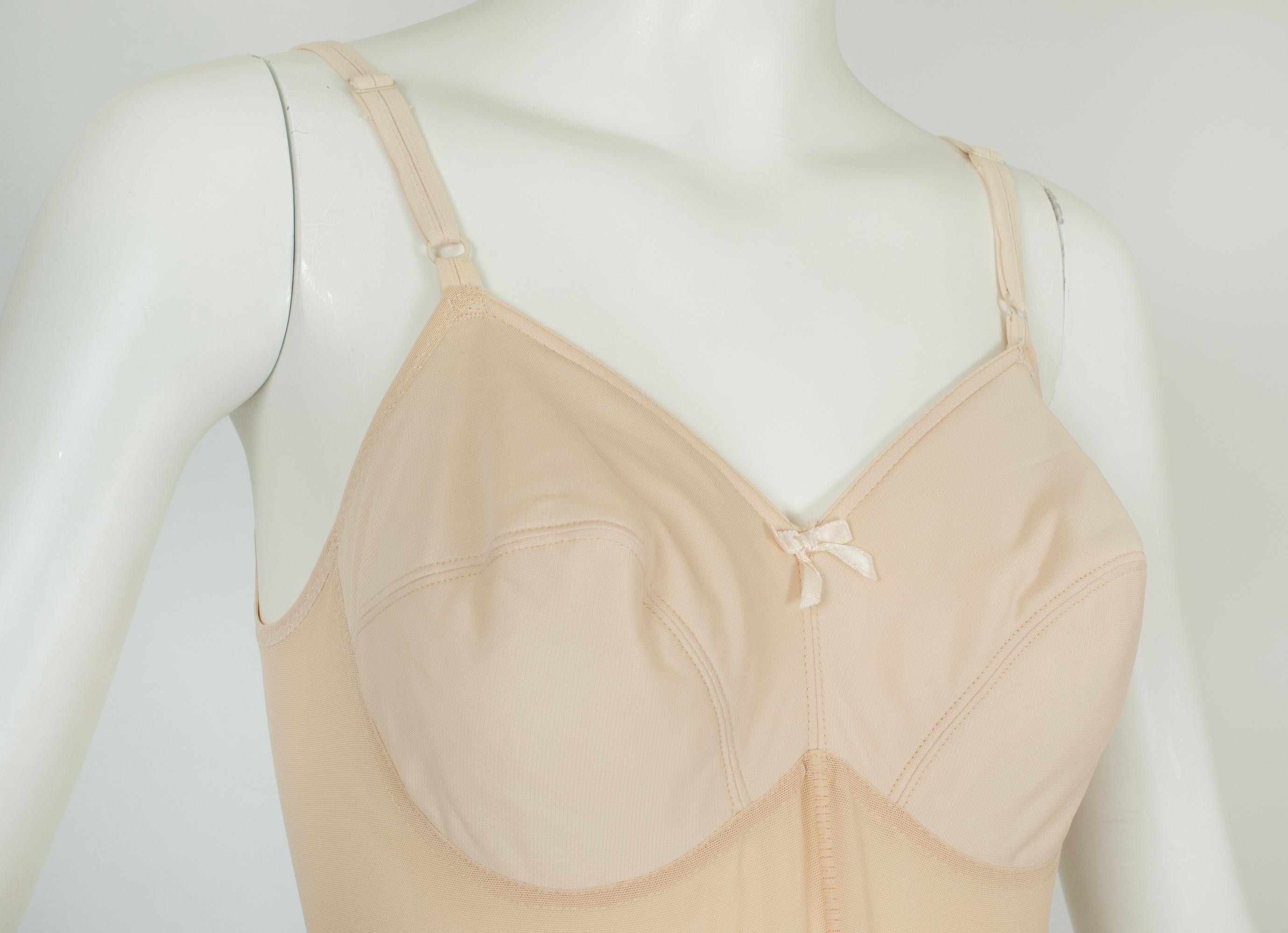 Nude Soft Full Girdle con reggiseno a cono Bullet e controllo della pancia - 34 C (Petite), 1950s in vendita 2