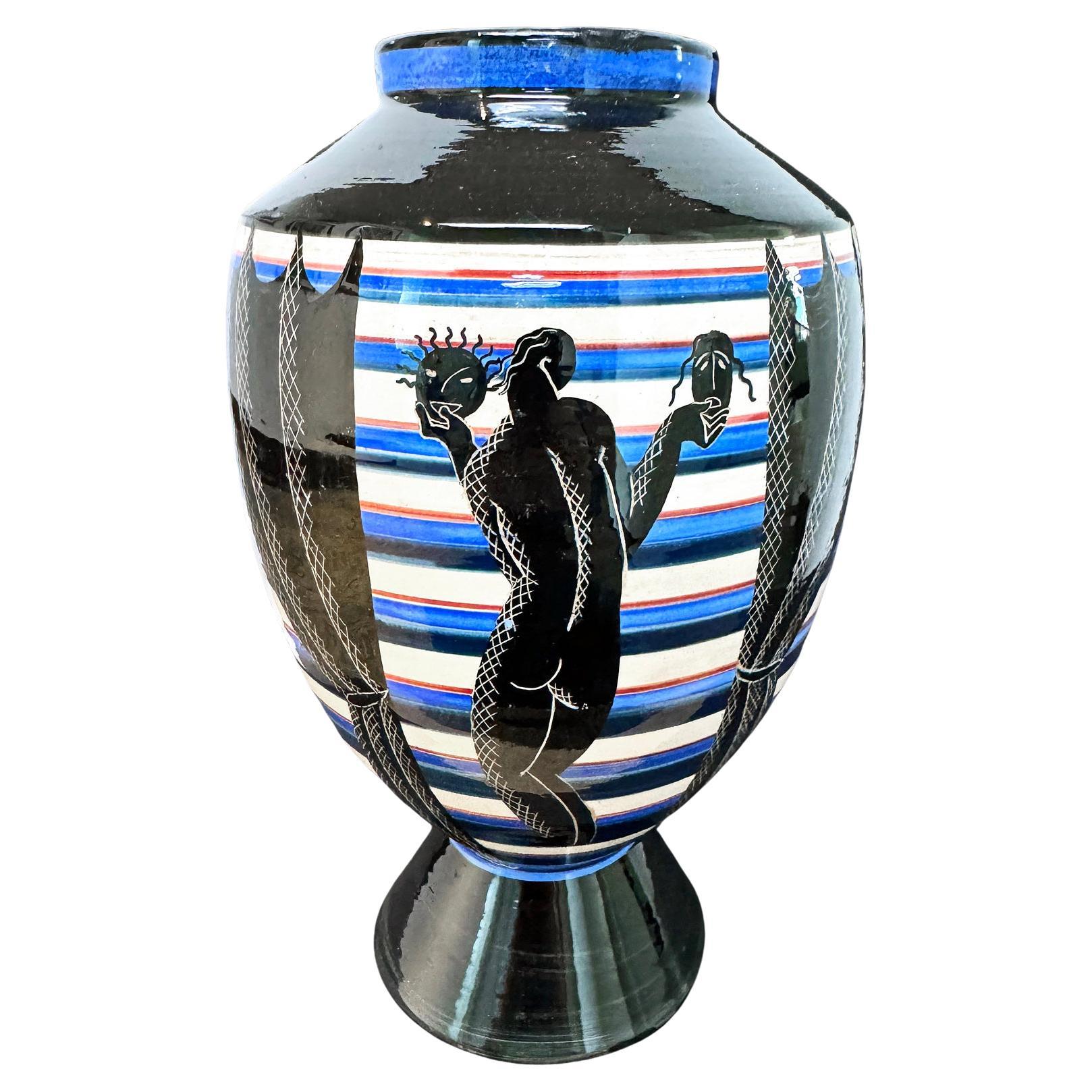 "Nudo con maschere della tragedia e della commedia", grande e spettacolare vaso Art Déco di Rometti in vendita