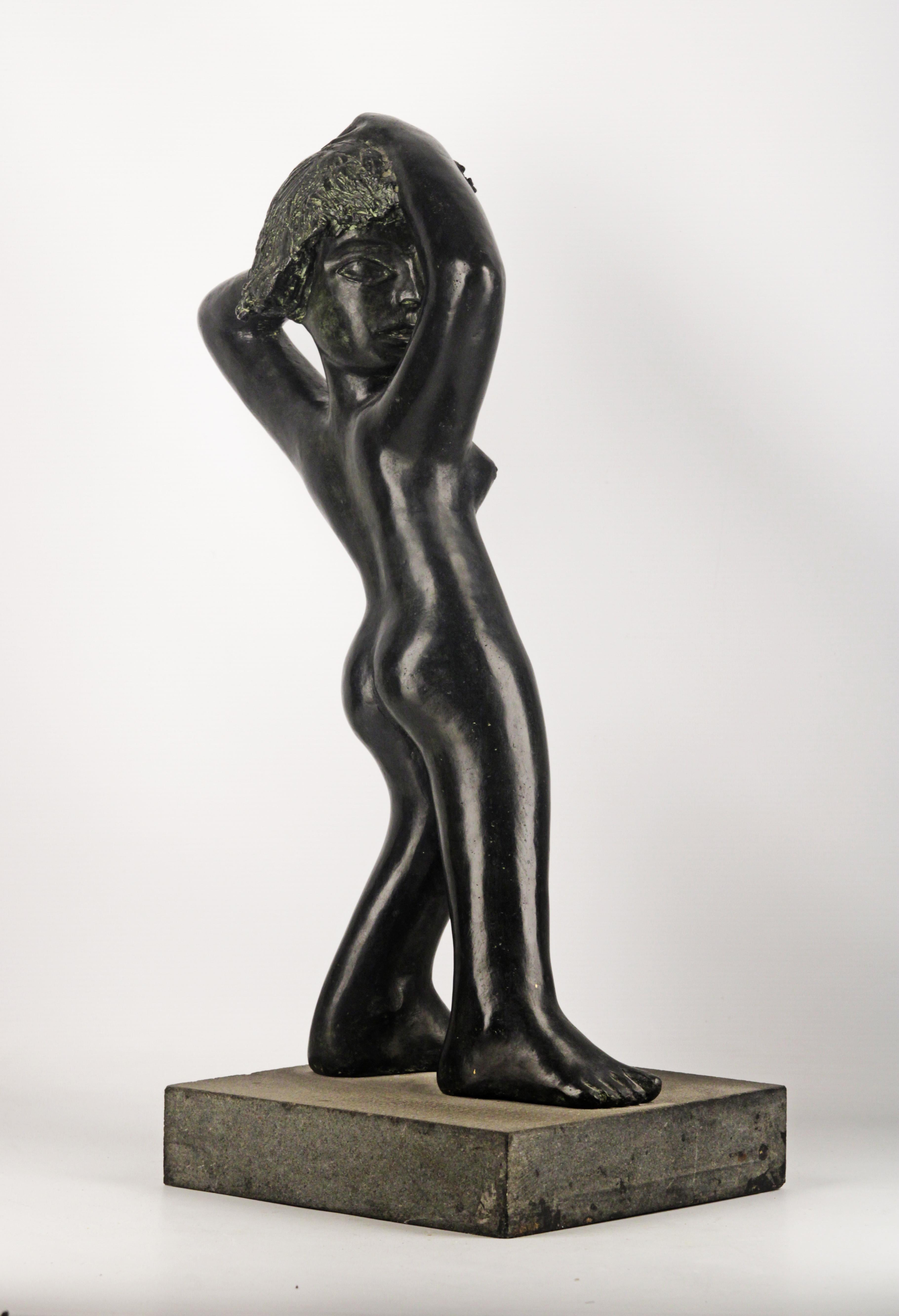 Femme nue sculpture en bronze
Bronze érotique d'une femme nue
base en pierre noire
Sculpture attribuée à Mariano Pages
Sculpteur argentin
Circa 1960 Origine : Argentine
excellent état patine noire
Mariano Pagés est un sculpteur argentin né dans la