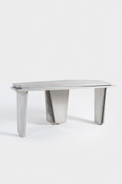 Bureau Nudo en béton léger et détails en zinc pulvérisé par Derek Castiglioni