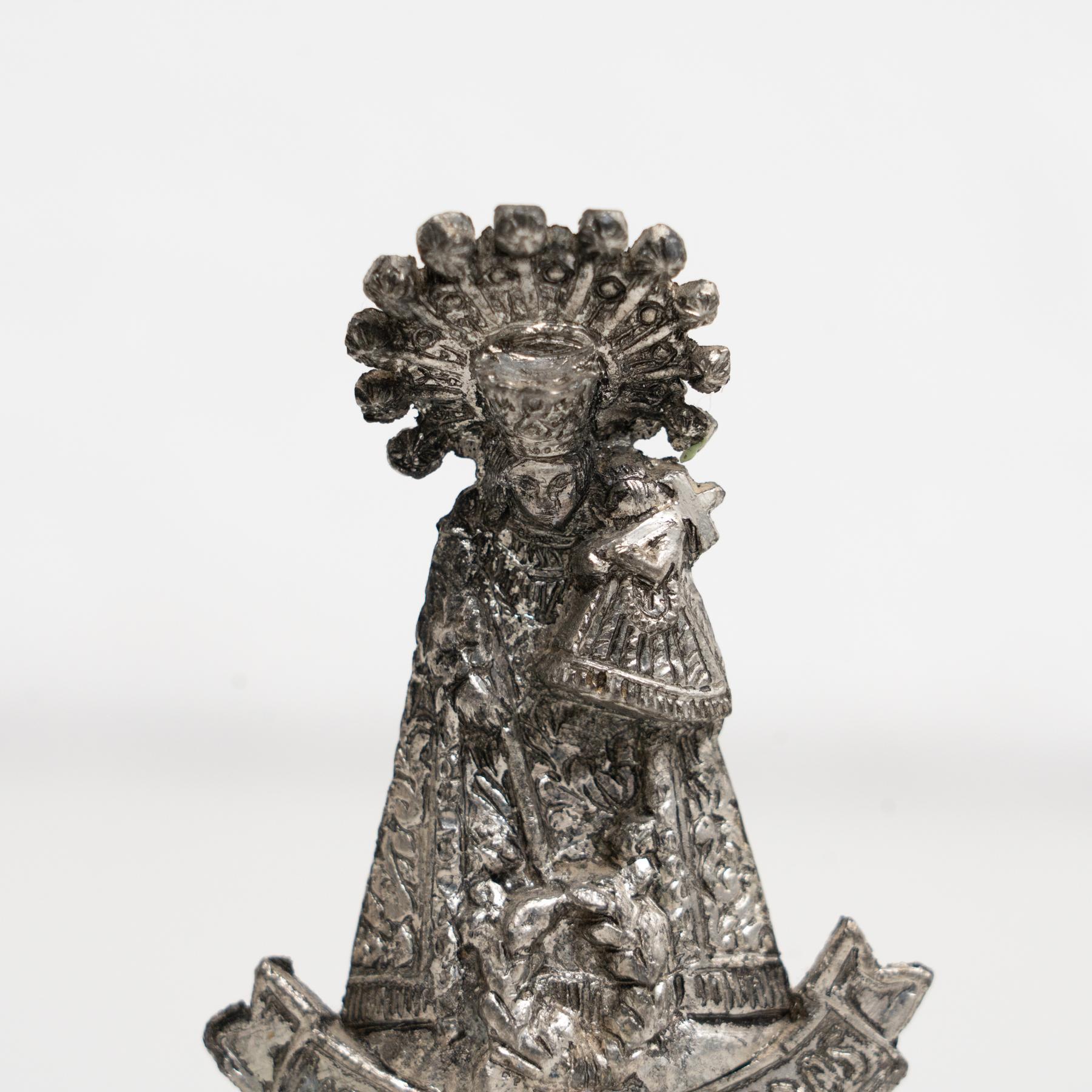Vierge traditionnelle en métal Nuestra Señora de los Desamparados, vers 1950 en vente 3