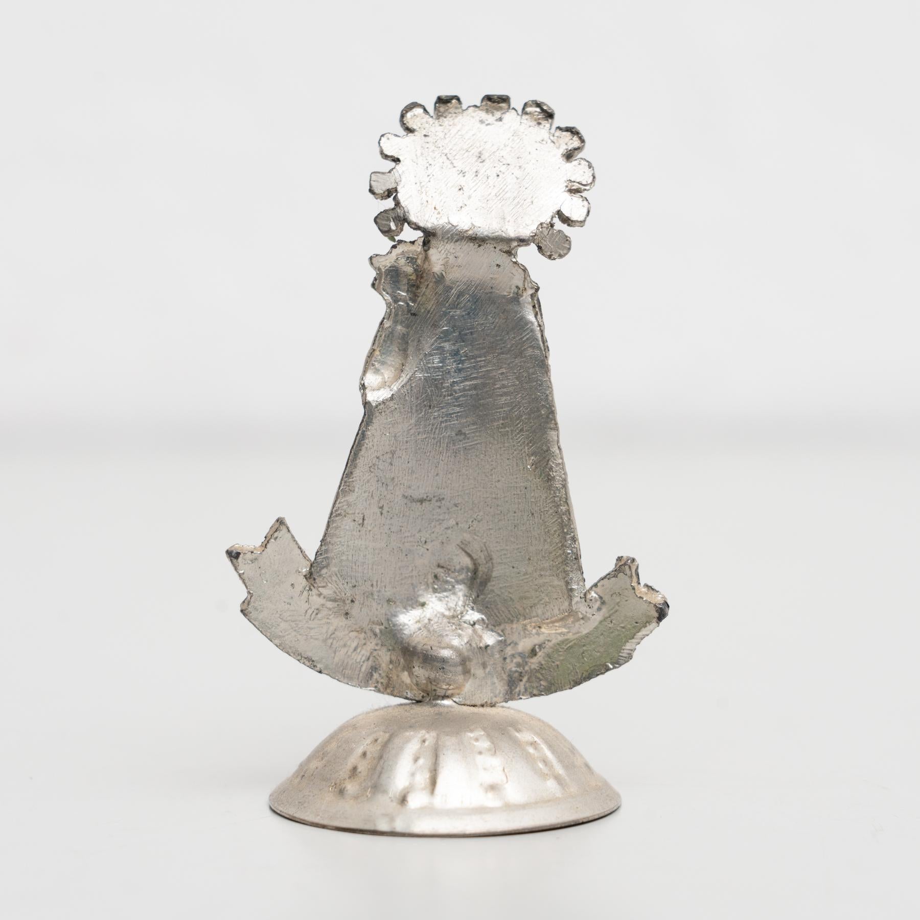 Vierge traditionnelle en métal Nuestra Señora de los Desamparados, vers 1950 en vente 4