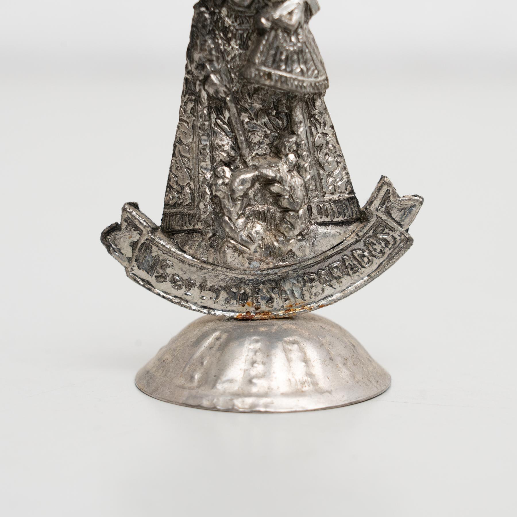Vierge traditionnelle en métal Nuestra Señora de los Desamparados, vers 1950 en vente 2