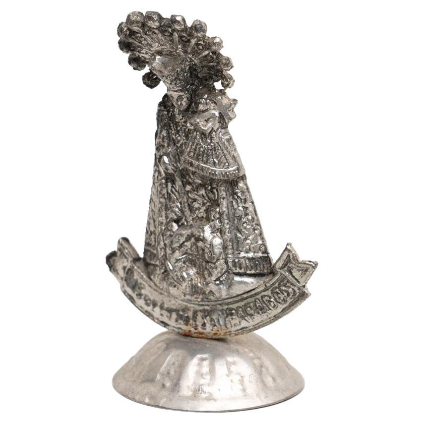 Nuestra Señora de los Desamparados Metallfigur einer traditionellen Jungfrau, um 1950 im Angebot