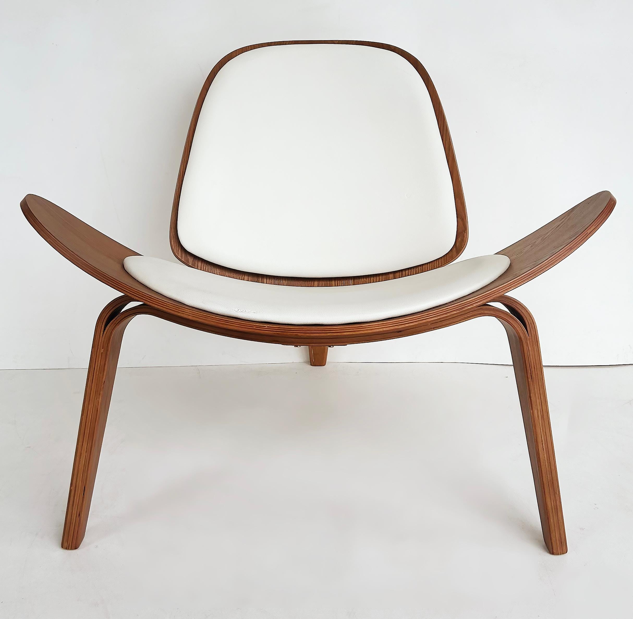 Chaise longue Artemis de Nuevo, structure en noyer américain


La chaise longue Artemis est fabriquée en placage de noyer américain sur du contreplaqué cintré, elle a une assise et un dossier rembourrés en blanc.  La chaise longue Artemis de Nuevo a