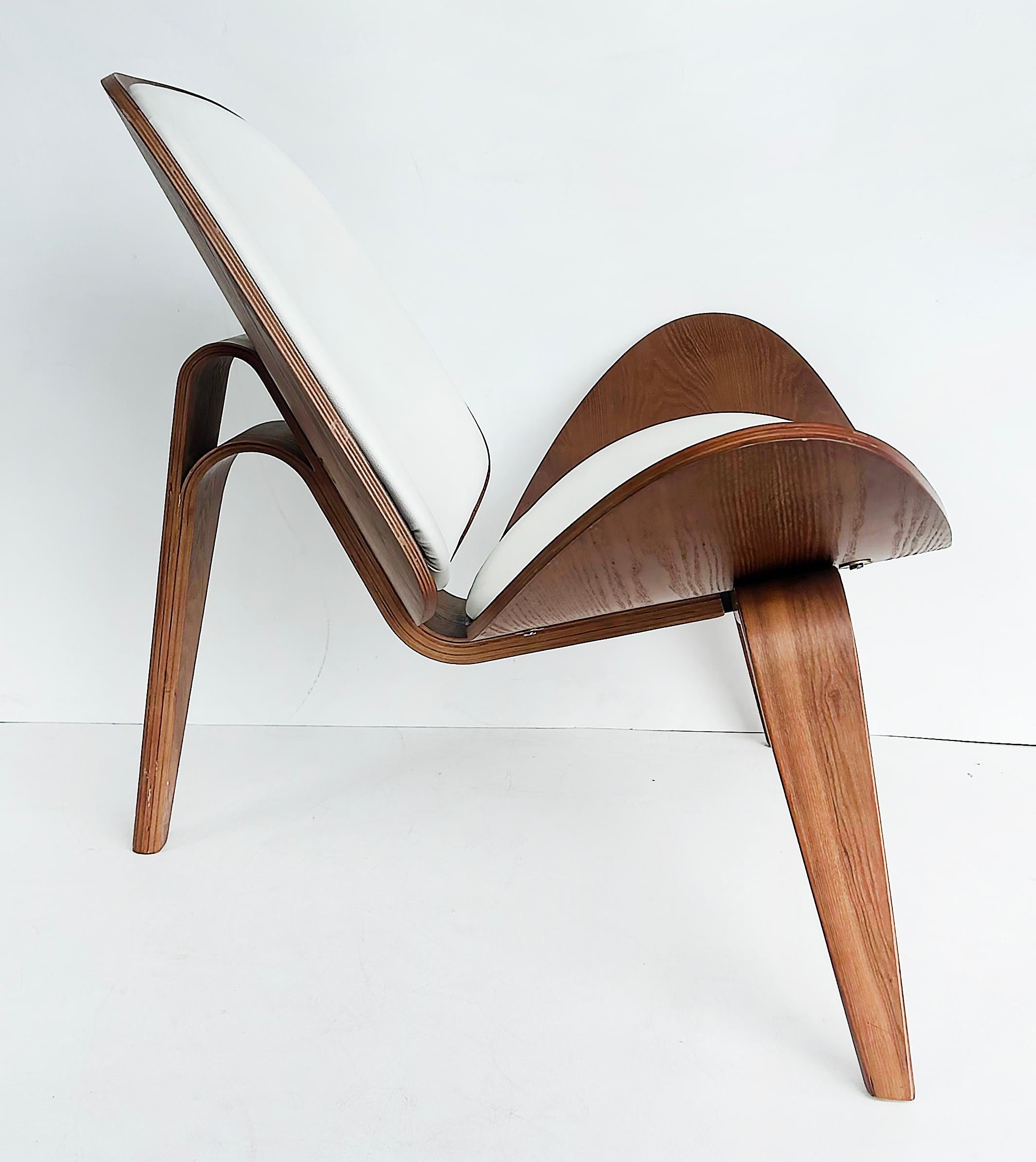 20ième siècle Chaise longue Artemis de Nuevo, structure en noyer américain en vente