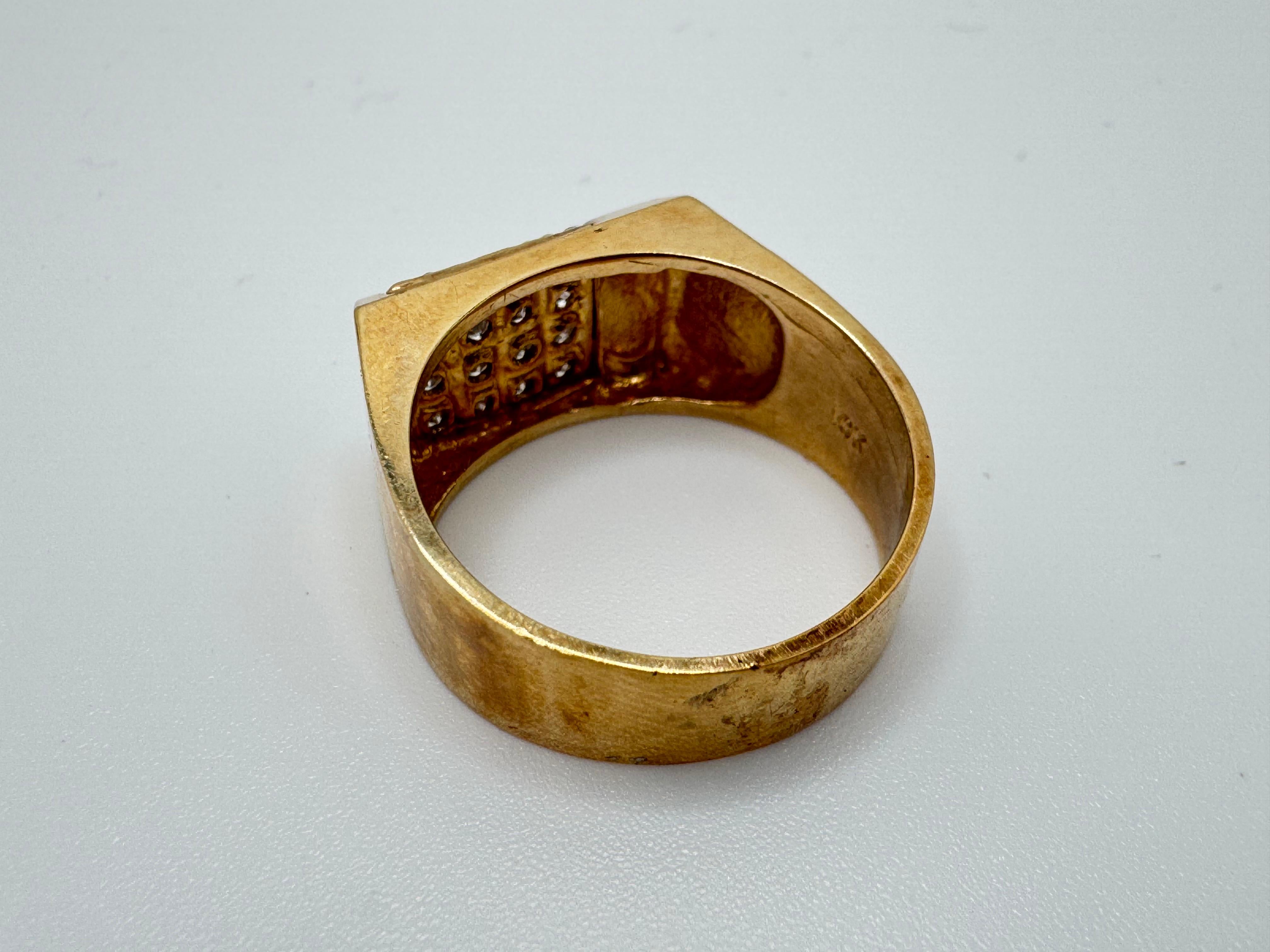 Round Cut Nugget Pavé Diamond Ring in 10K Gold For Sale