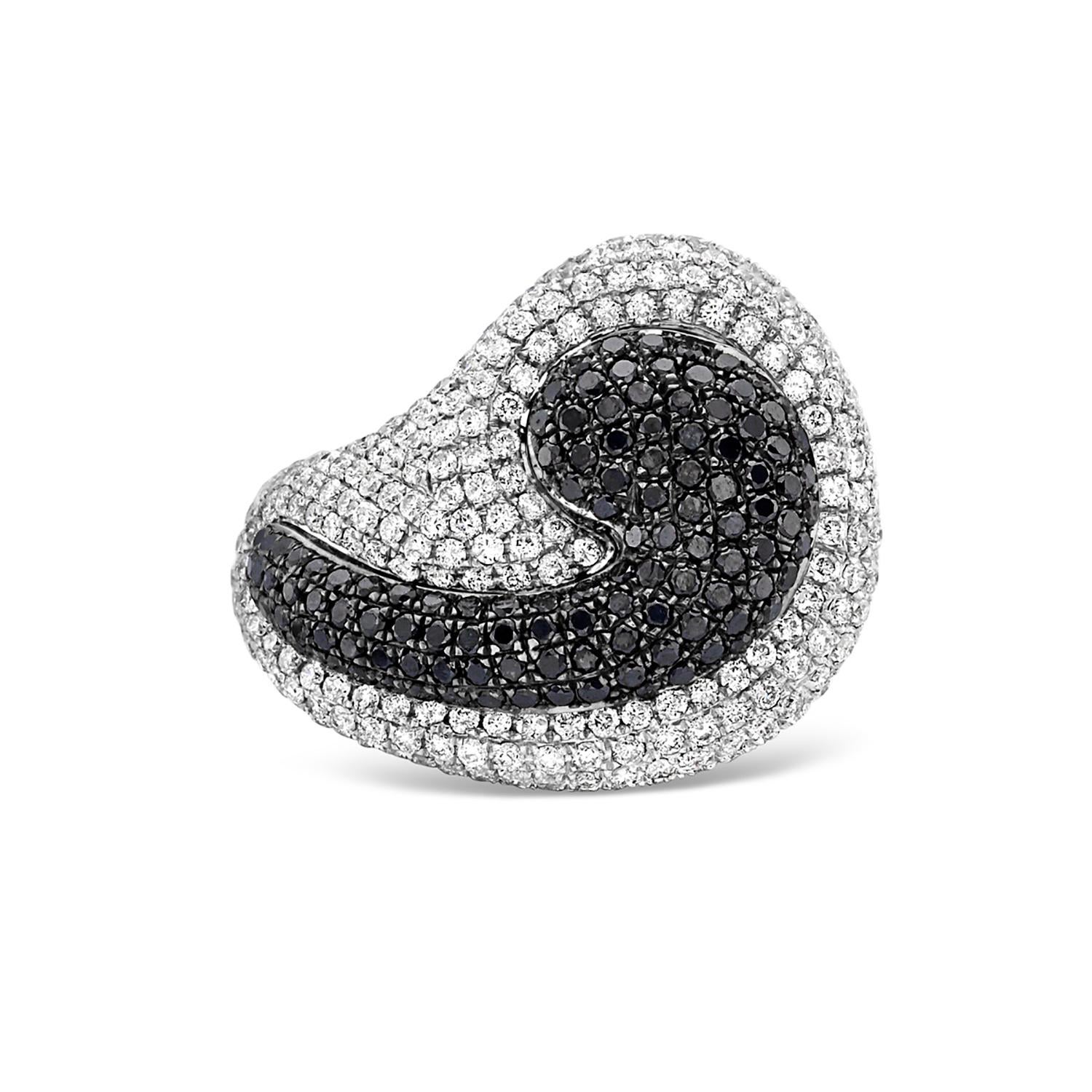Nugget Shaped Black & White Pave Diamond Ring Made In 18k White Gold In New Condition For Sale In New York, NY