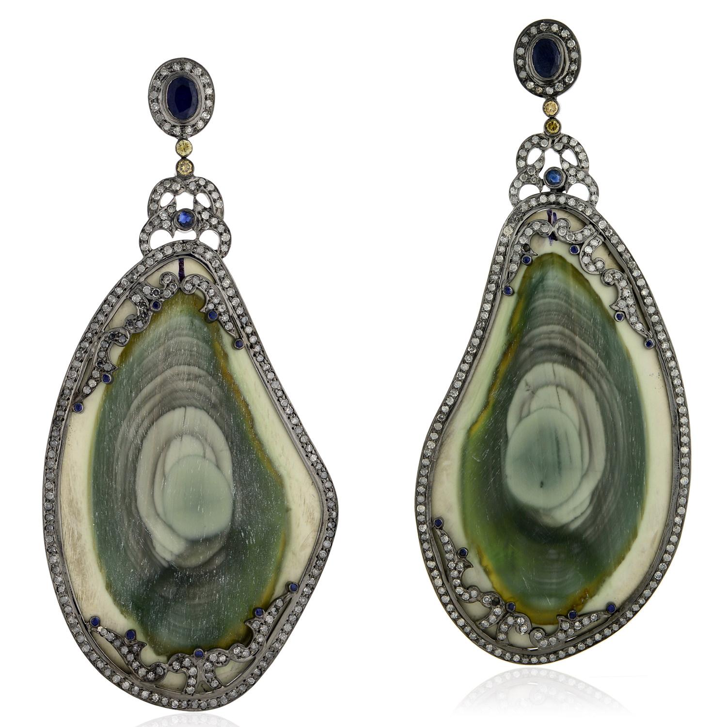 Nugget Shaped Sliced Jasper Dangle Earring with Sapphire & Diamond in 18k Gold In New Condition For Sale In New York, NY