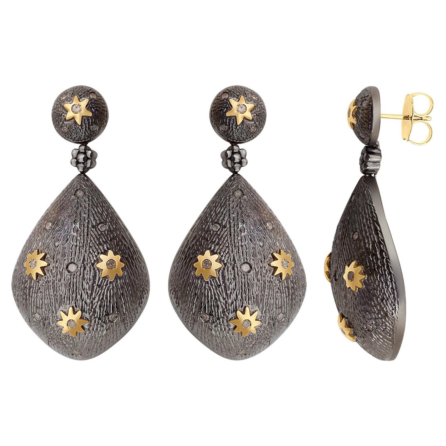 18kt:1.89gms,
D:0,50cts,
Slv:24.98gms,, 