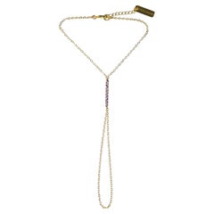 Nuit V-Line 14K Gold-gefüllte Handkette in Lila mit Kristallstab