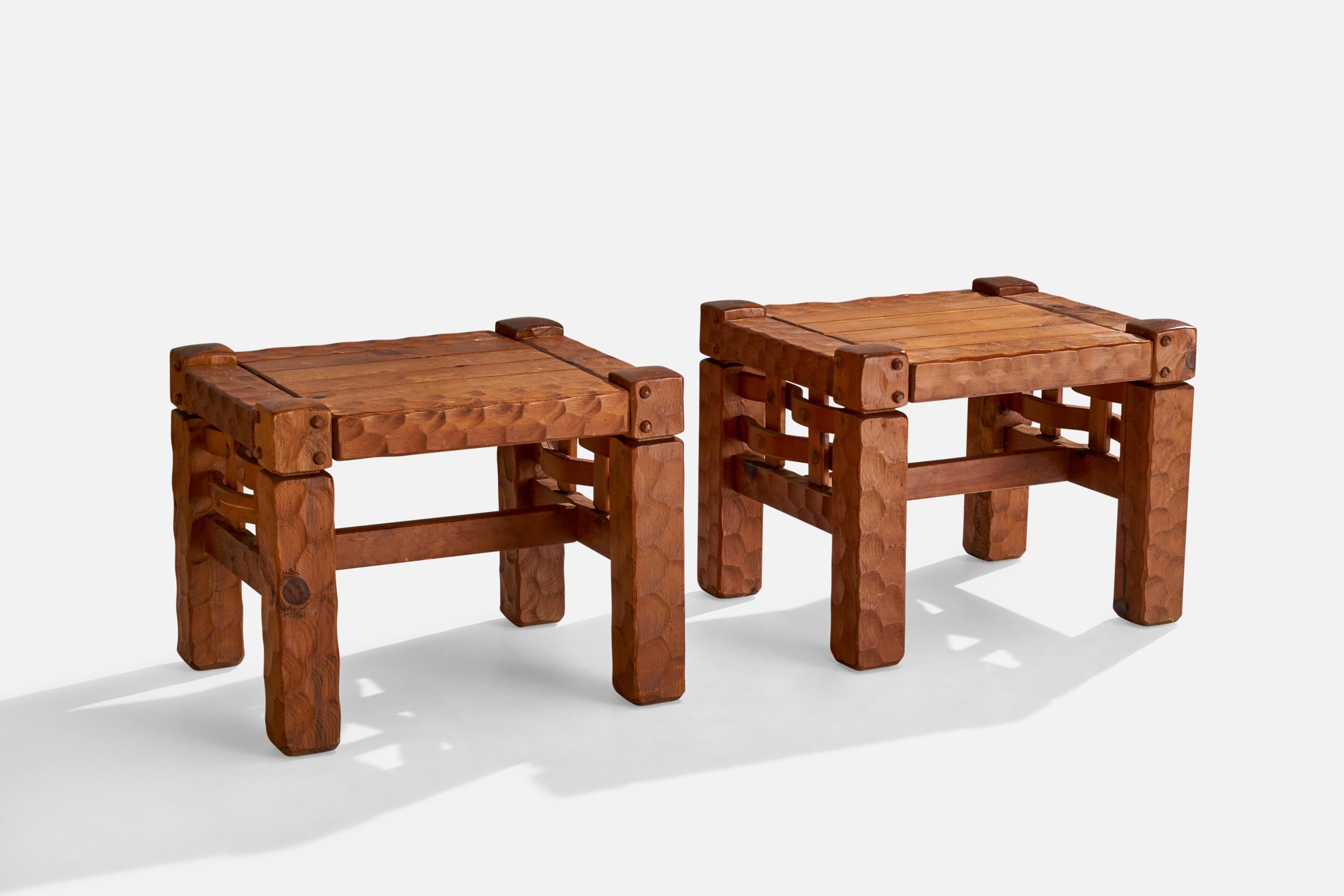 A pair of carved pine side tables designed and produced by Null Furniture, USA, c. 1970s.
